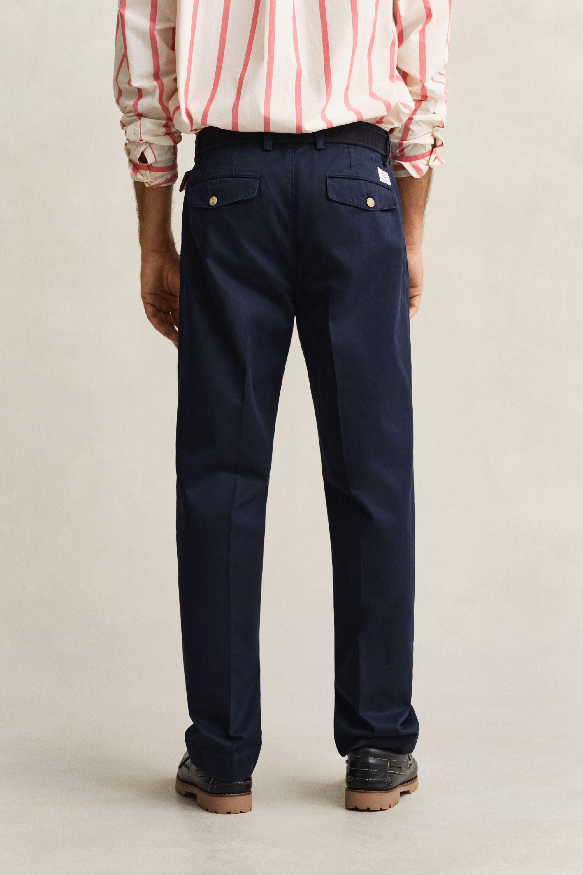 Calças chino em sarja de algodão regular fit