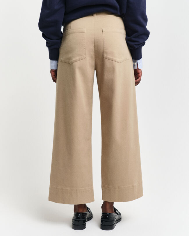 Cal&ccedil;as curtas com perna larga em algod&atilde;o