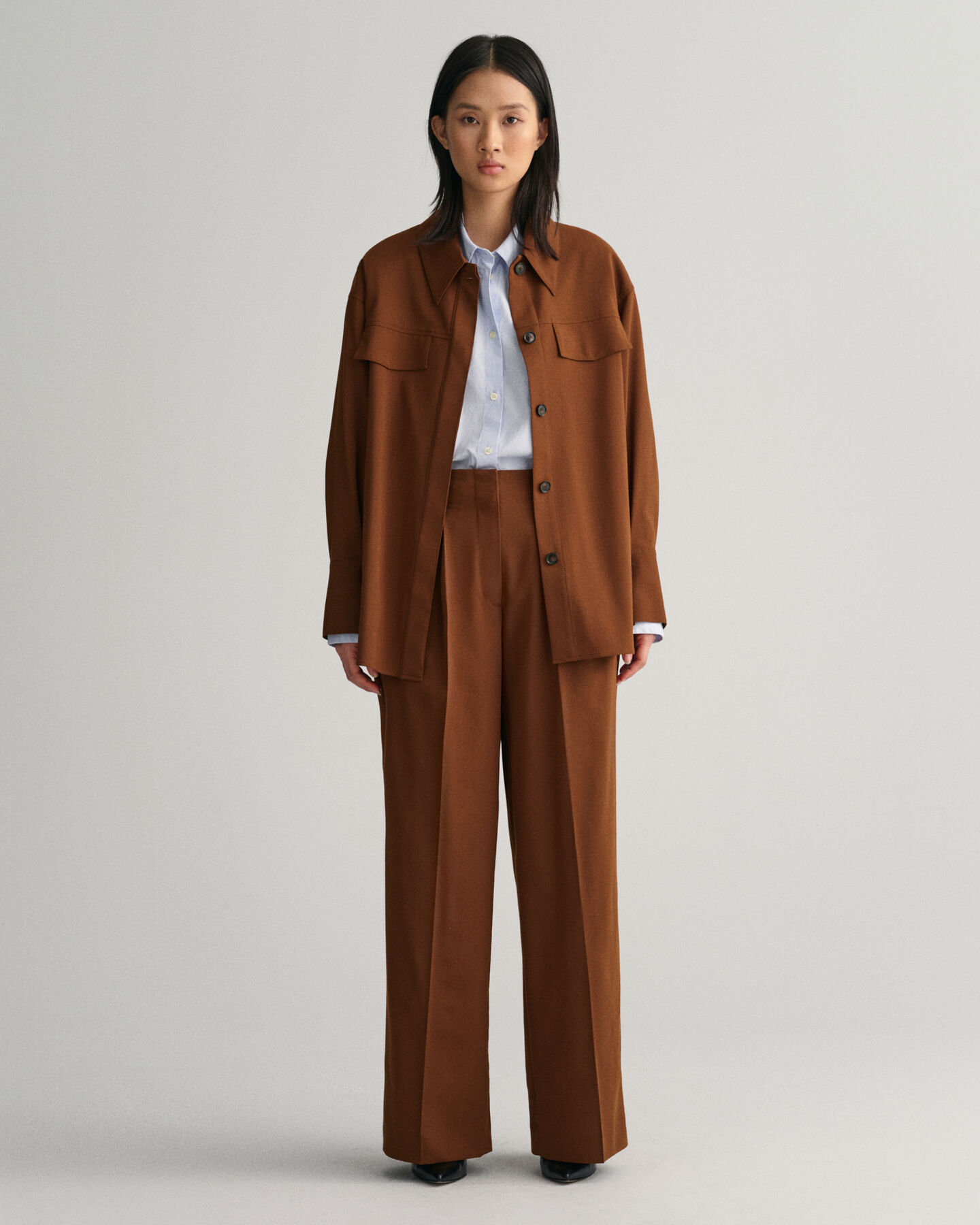 Cal&ccedil;as de cintura subida com perna larga e pregas