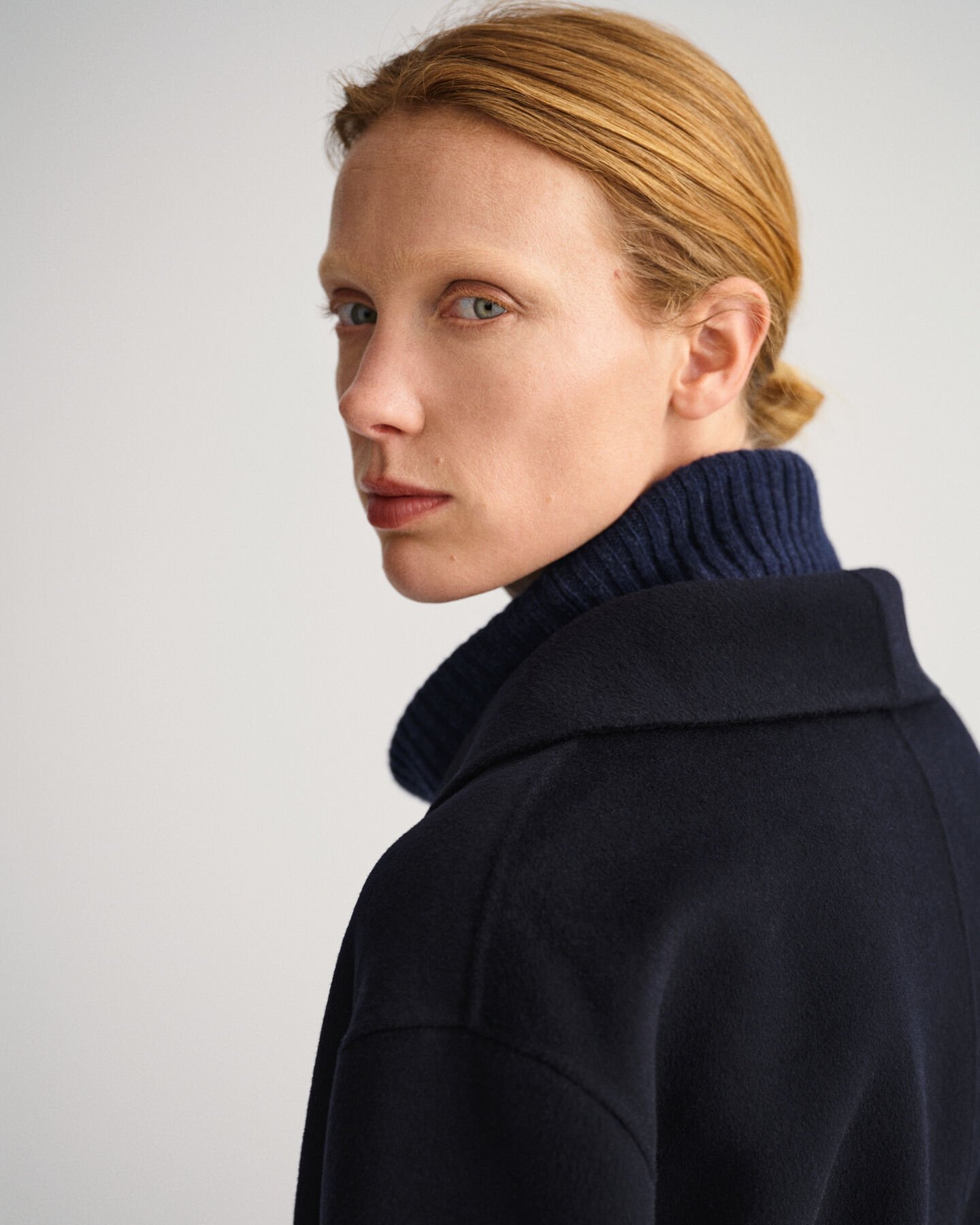 Blazer com cinto cosido à mão