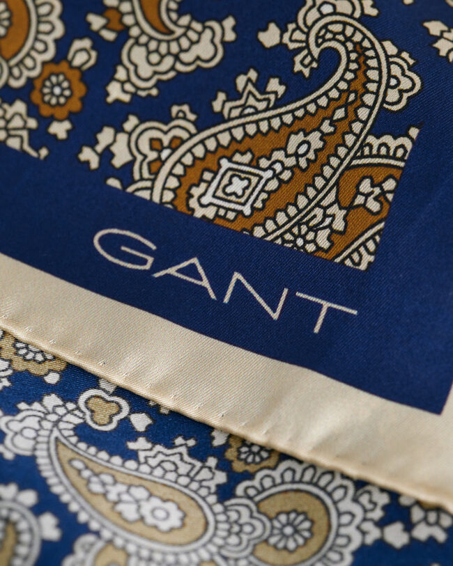 Lenço em seda com padrão paisley