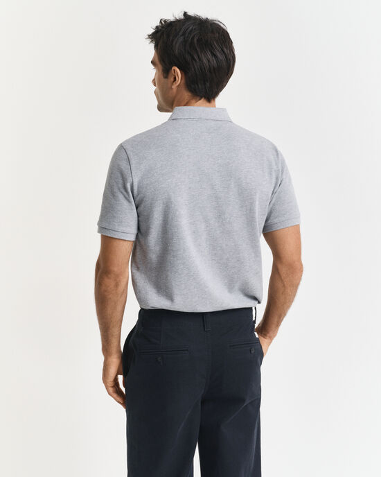 Polo com grafismo pequeno