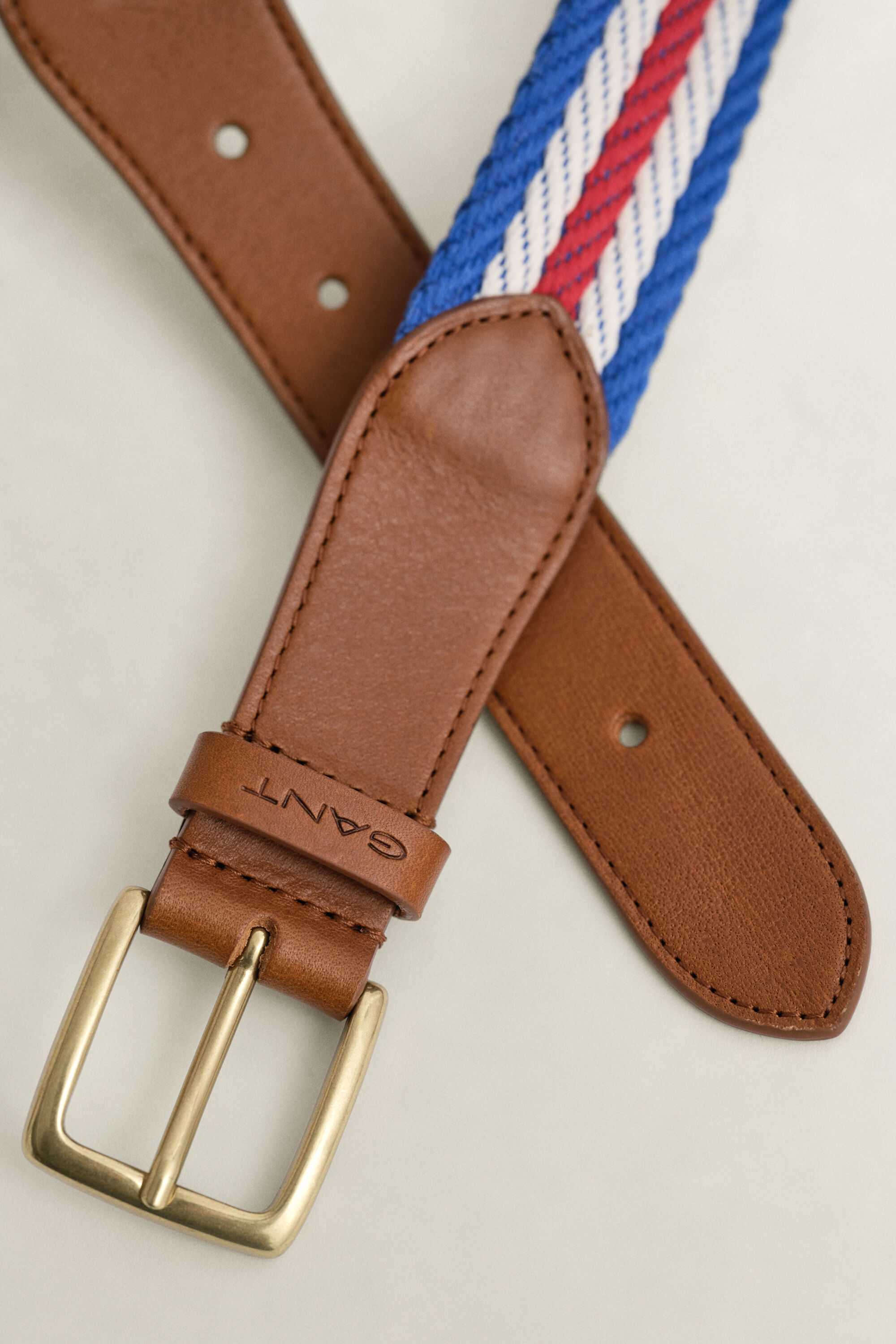 Cinto em tecido resistente às riscas