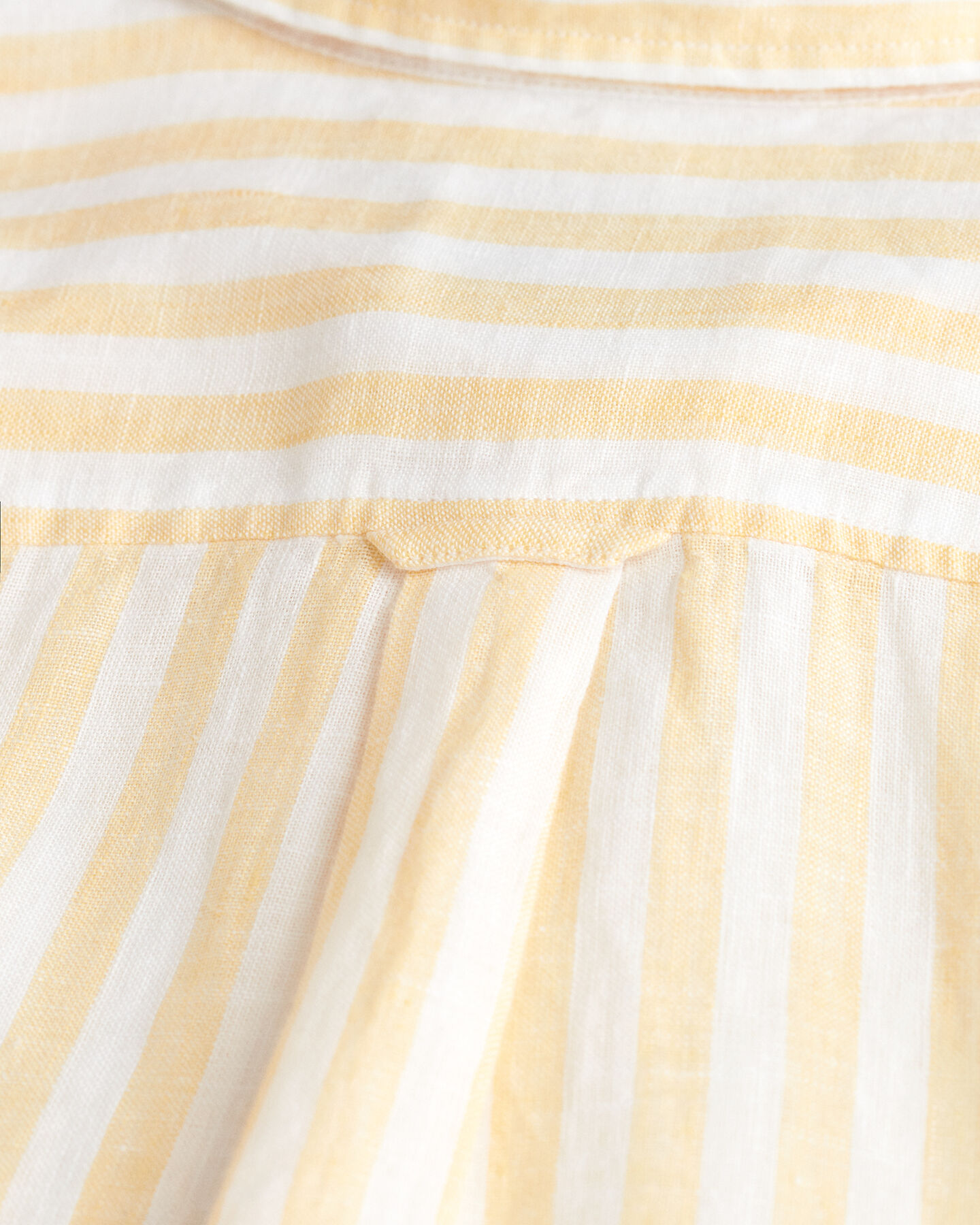 Camisa de linho às riscas relaxed fit