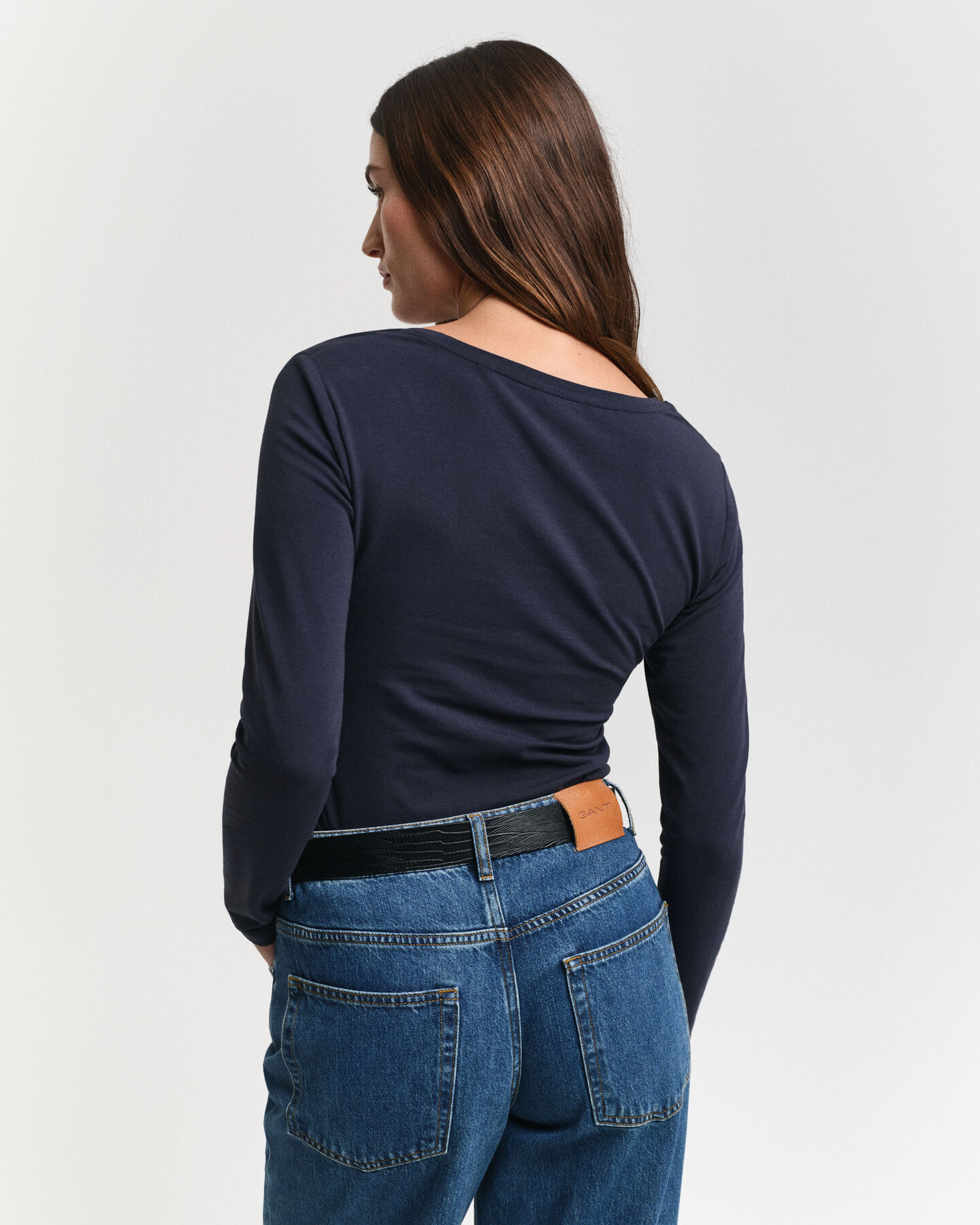 Camisola de manga comprida com decote redondo profundo