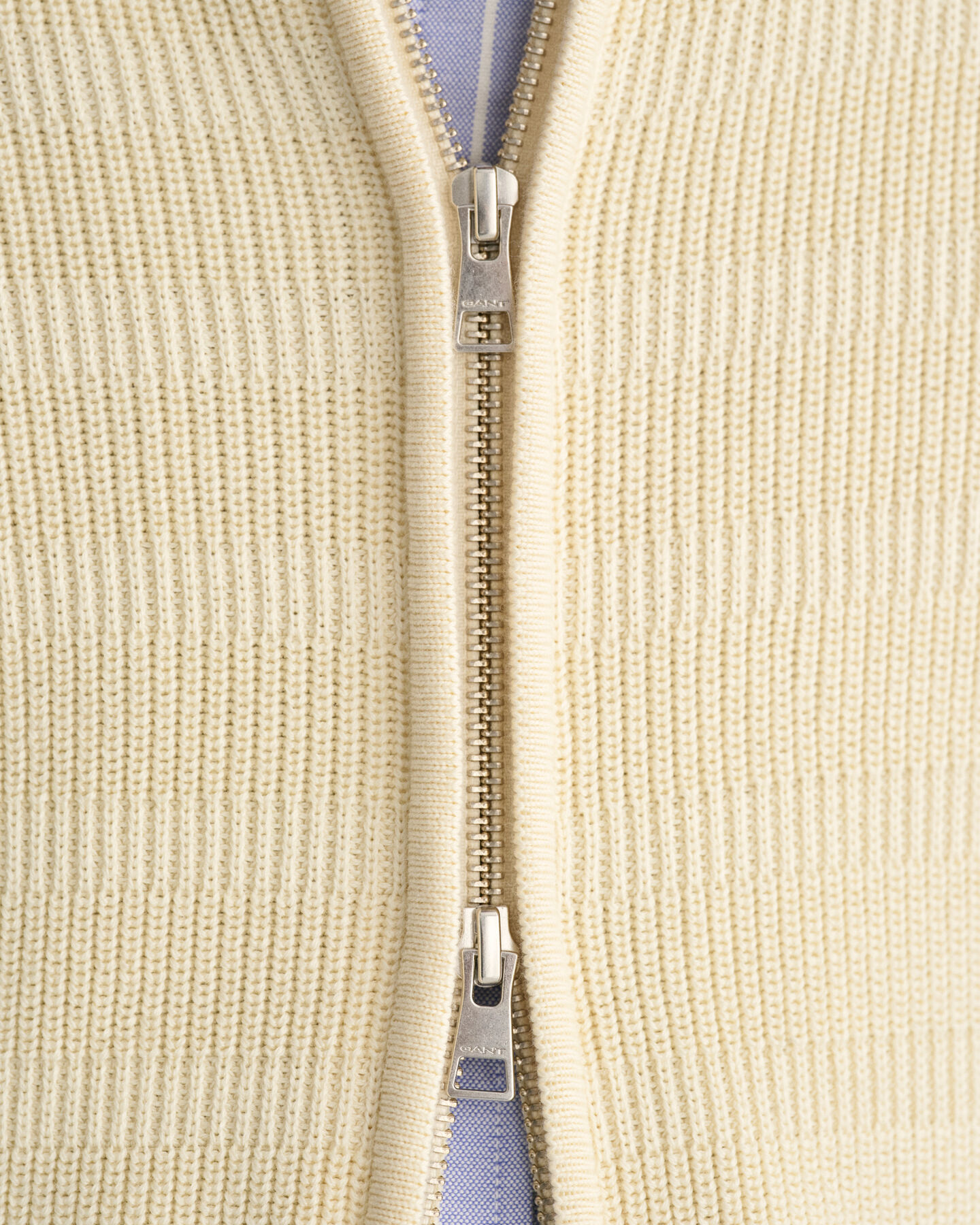 Casaco de malha com fecho de correr em algod&atilde;o texturizado &agrave;s riscas