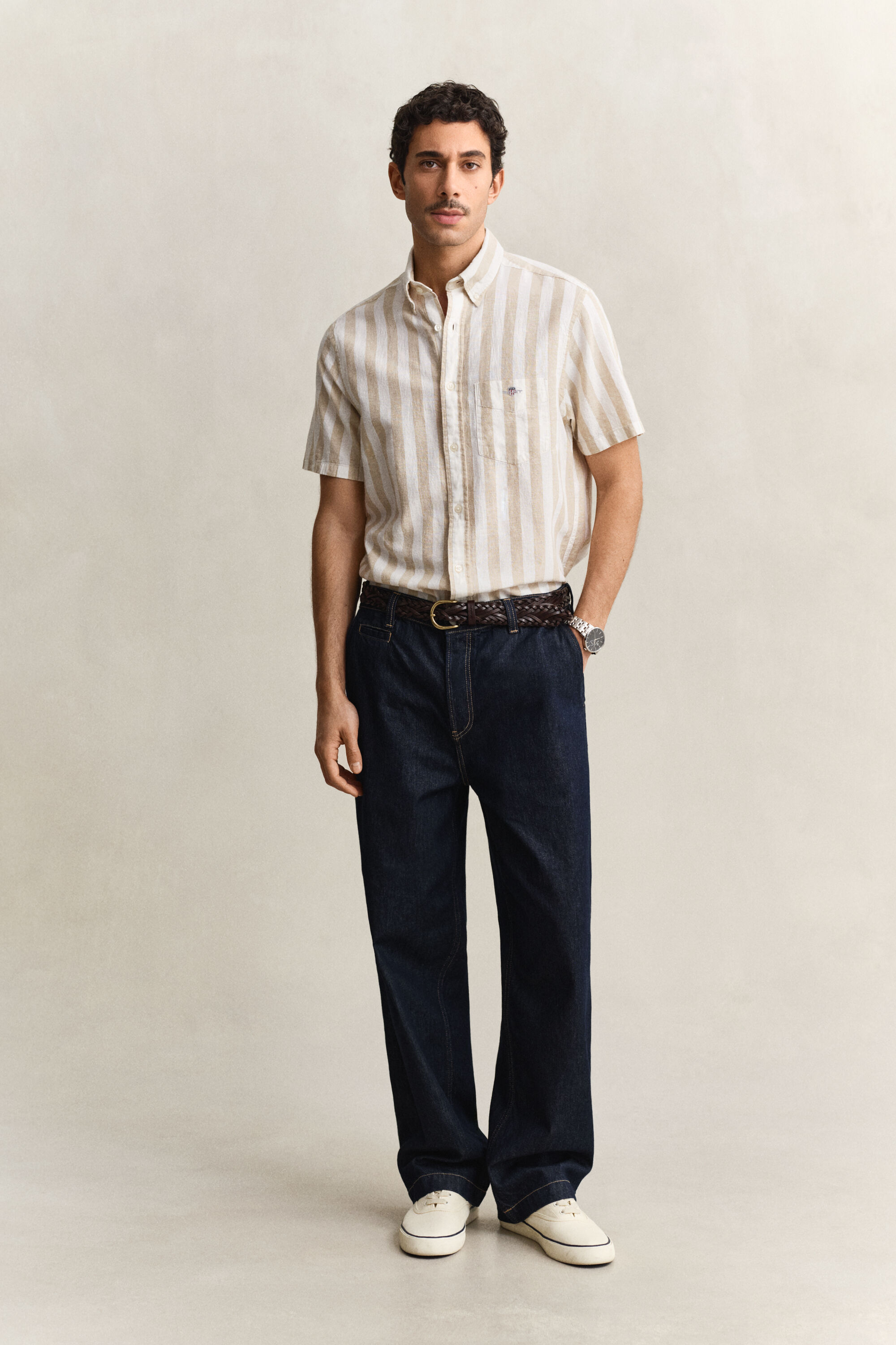 Camisa de manga curta em mistura de linho às riscas