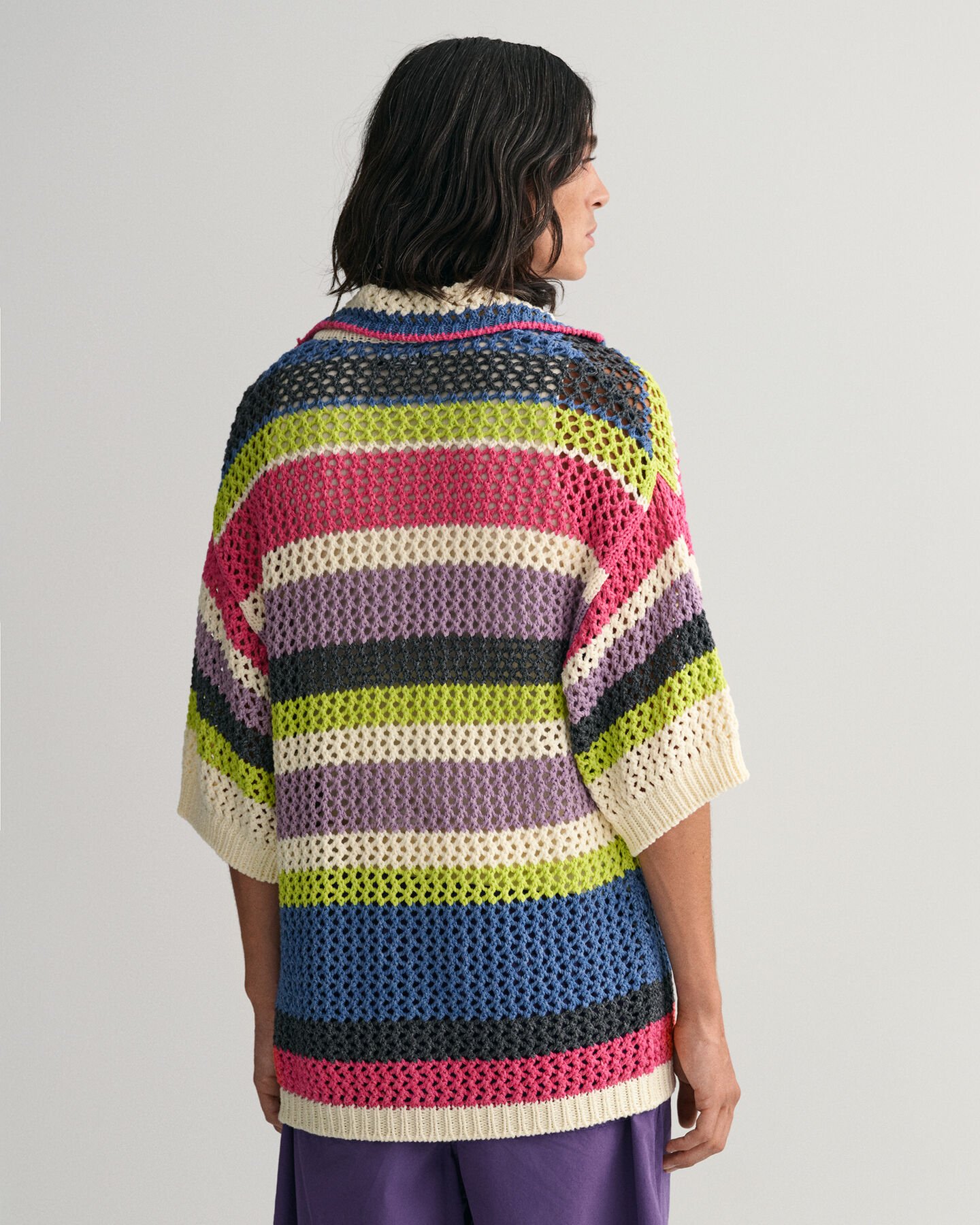 Pulover estilo polo com textura aberta