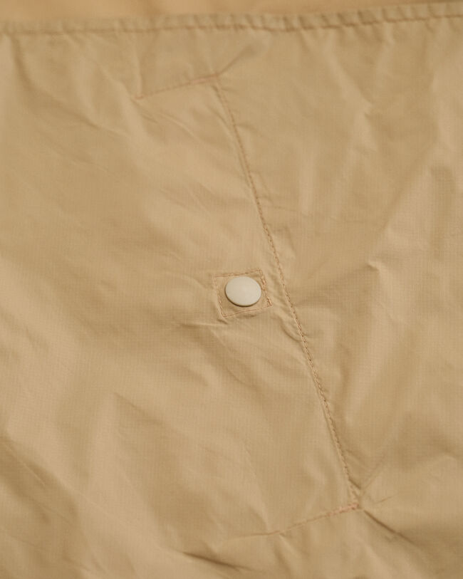 Casaco Windbreaker compactável leve