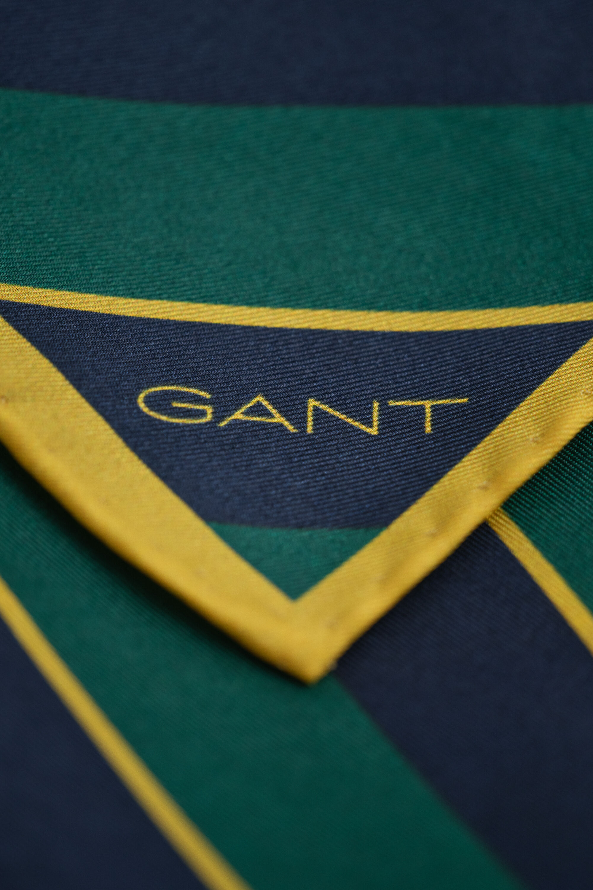 Lenço de bolso às riscas