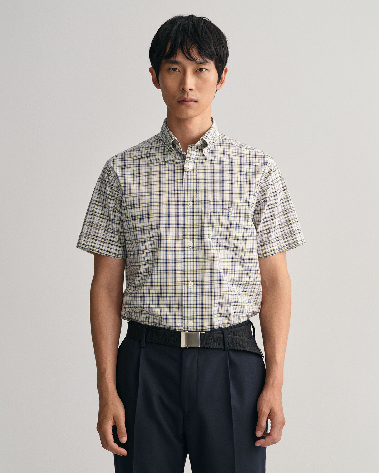 Camisa de manga curta em popelina com padr&atilde;o de xadrez micro corte normal