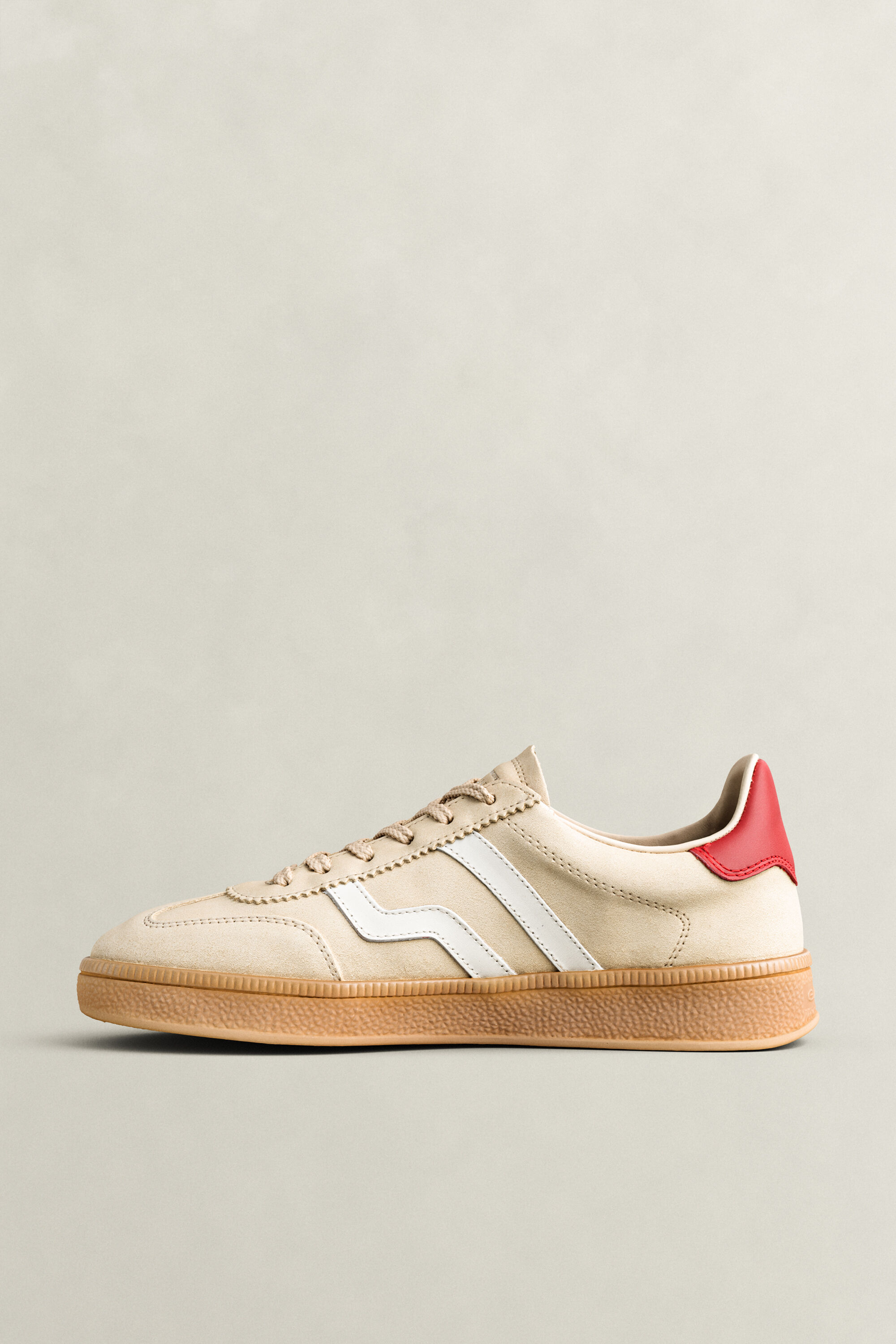 Ténis em camurça Cuzima