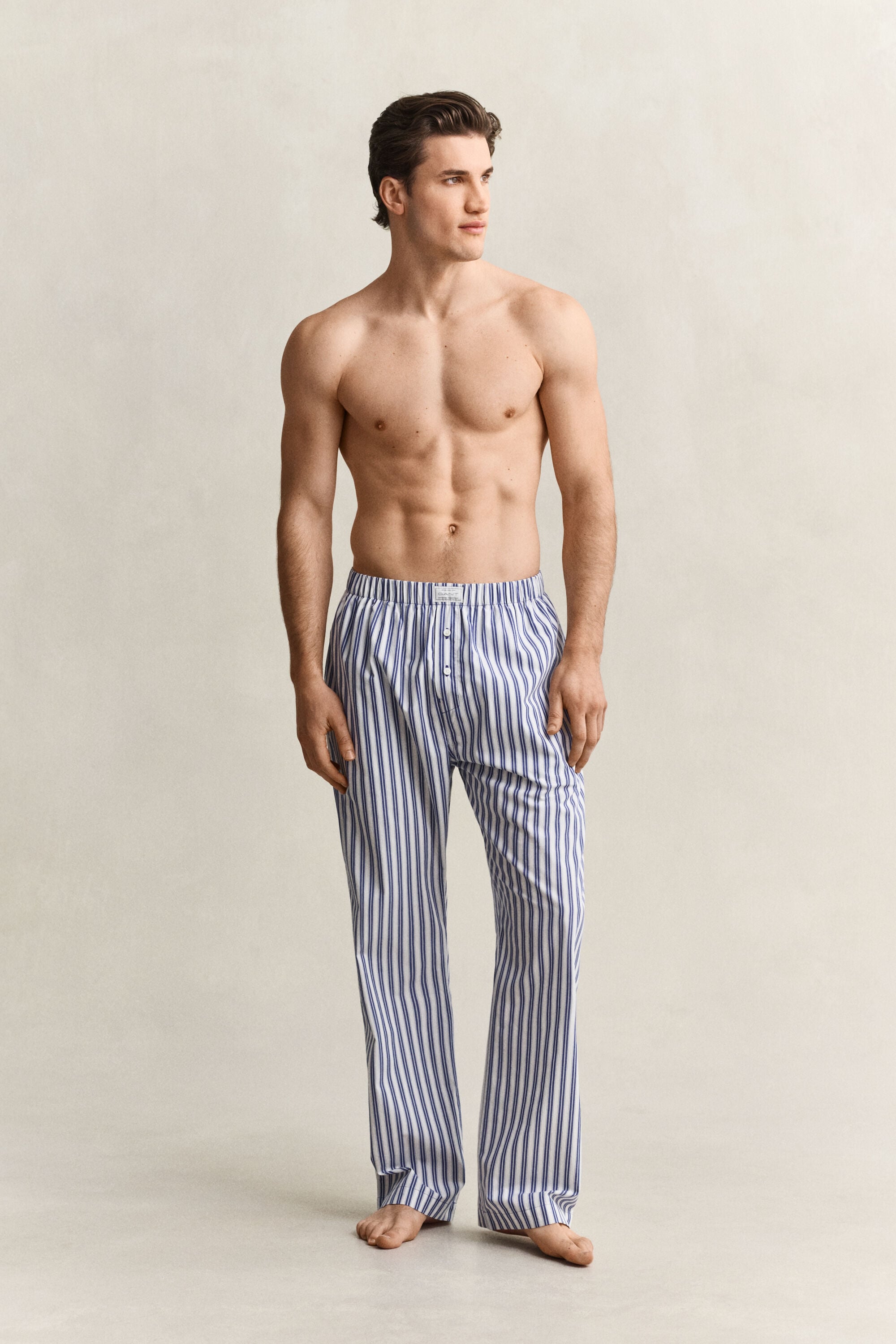 Calças de pijama às riscas
