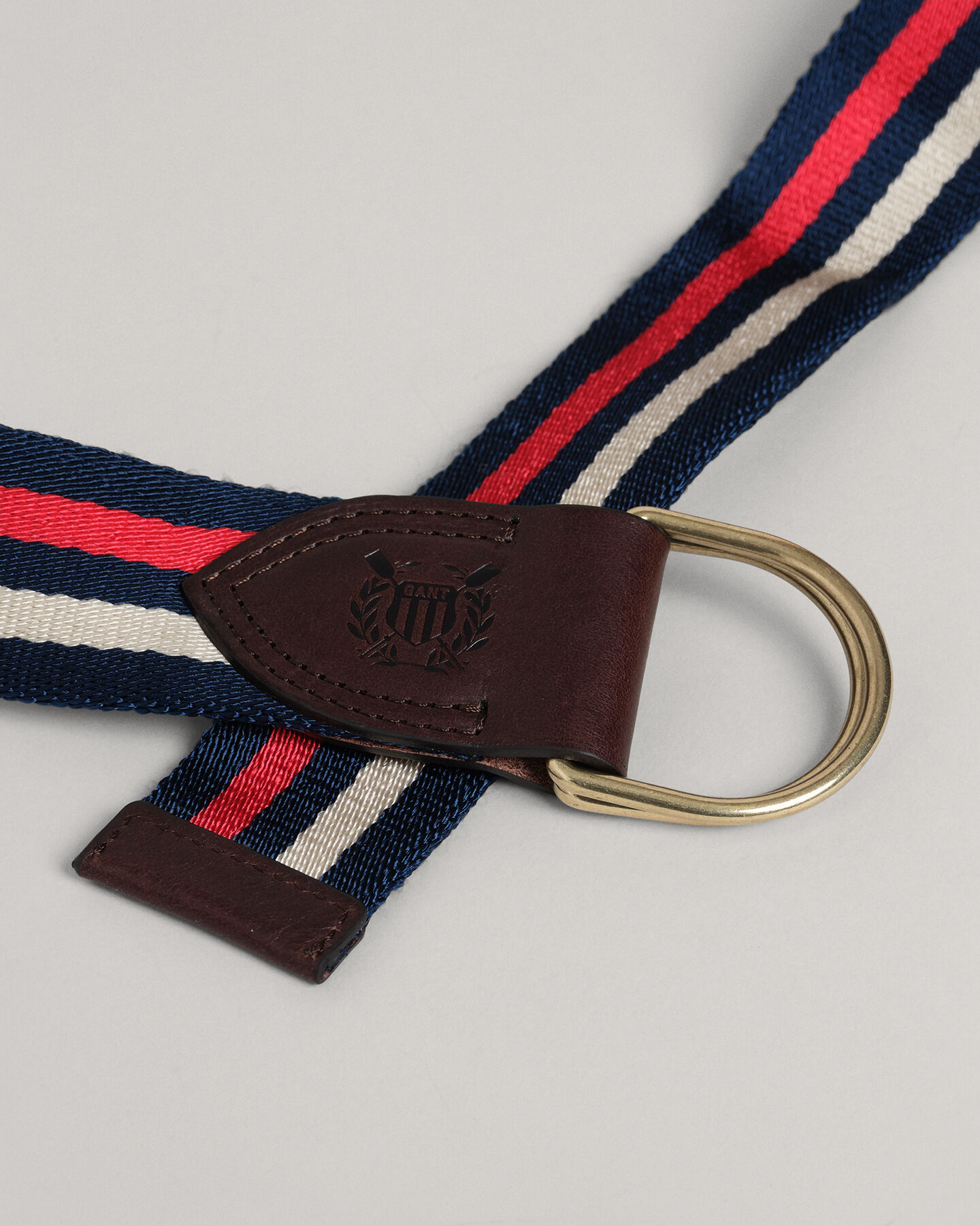 Cinto em tecido resistente às riscas