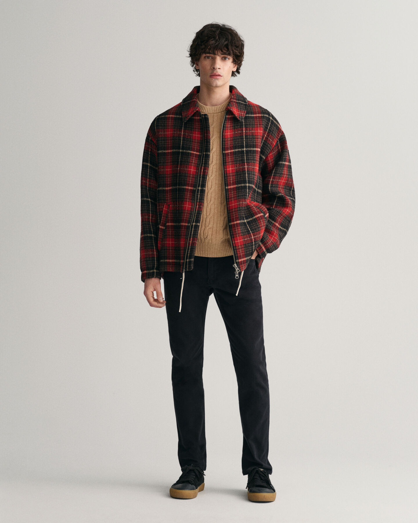 Pulover com decote redondo em malha entrançada de lã