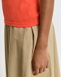 Top canelado com decote subido