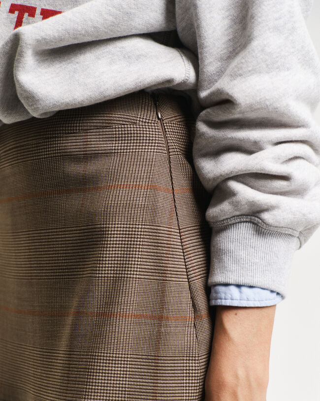 Saia plissada com padr&atilde;o de xadrez