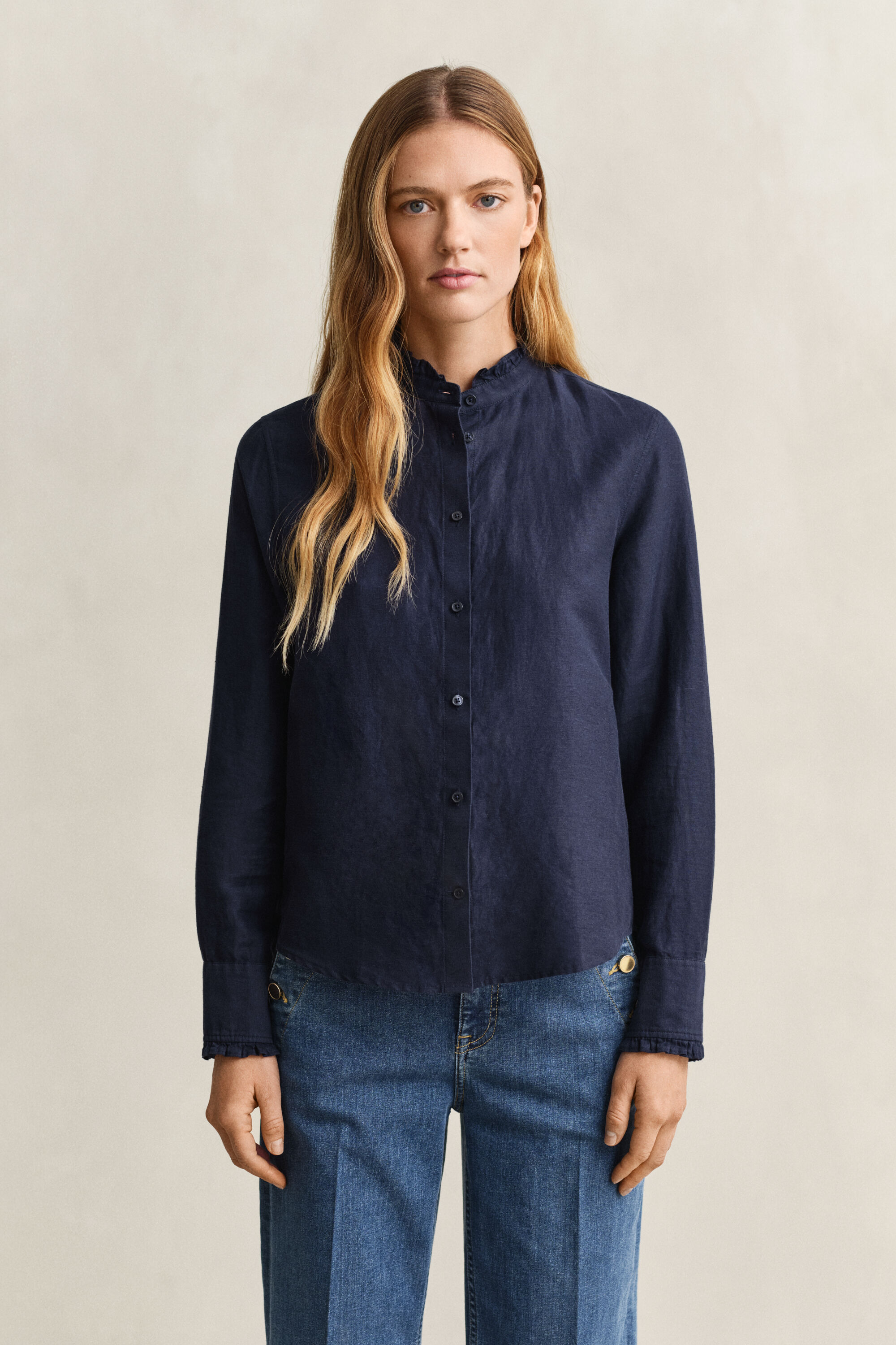 Blusa em mistura de linho com folhos