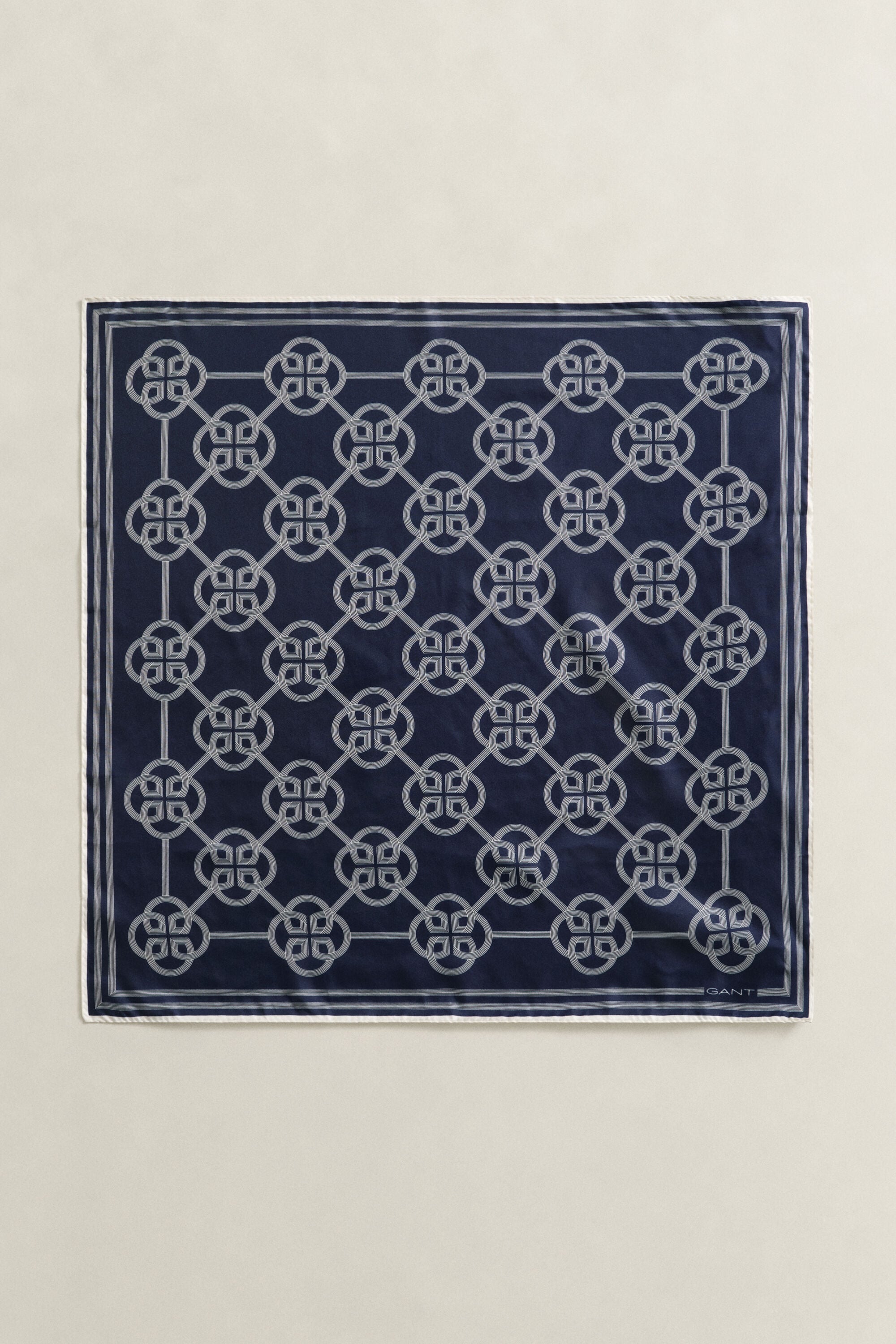 Lenço em seda com estampado Monogram