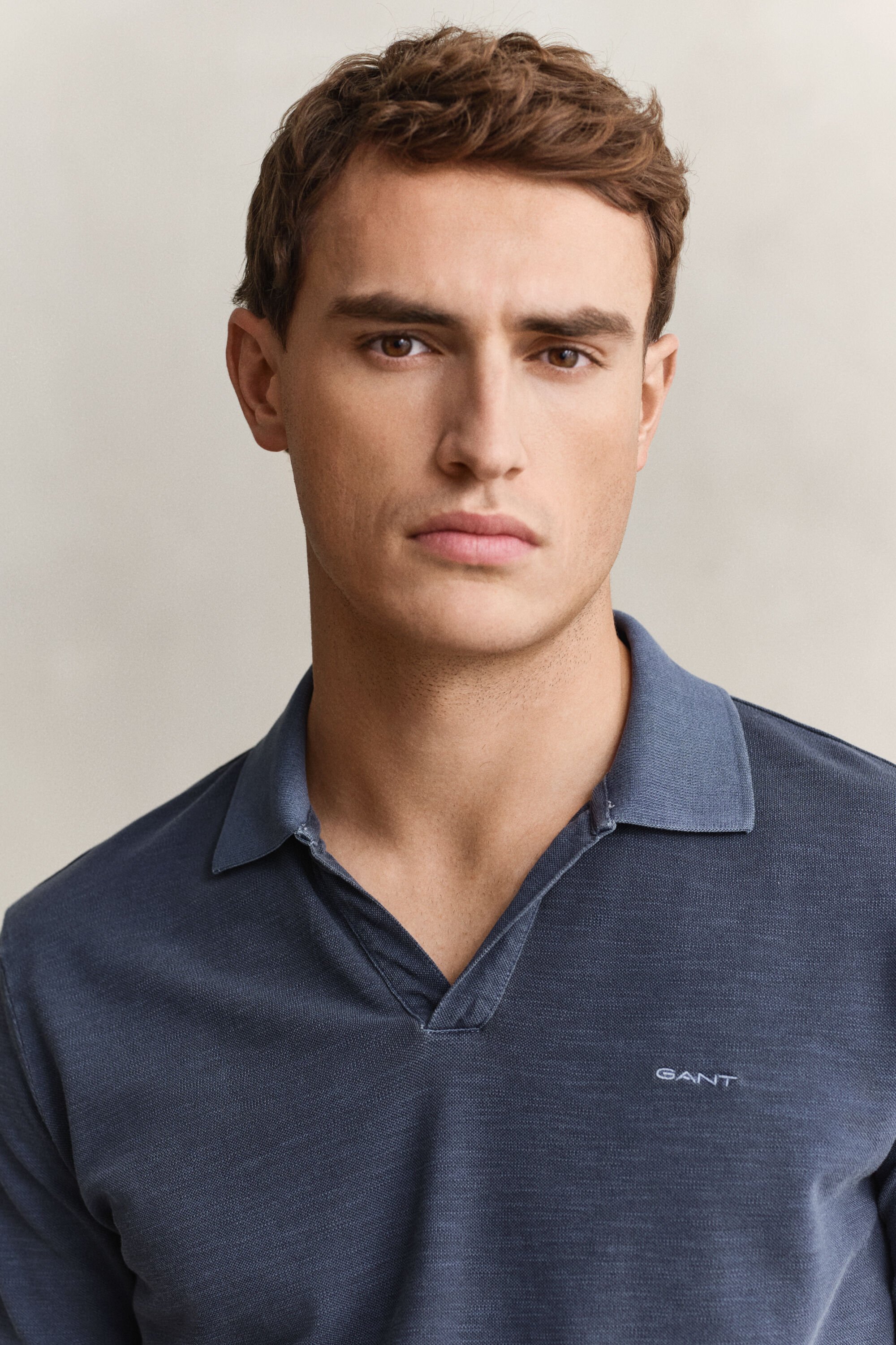 Polo com efeito desgastado