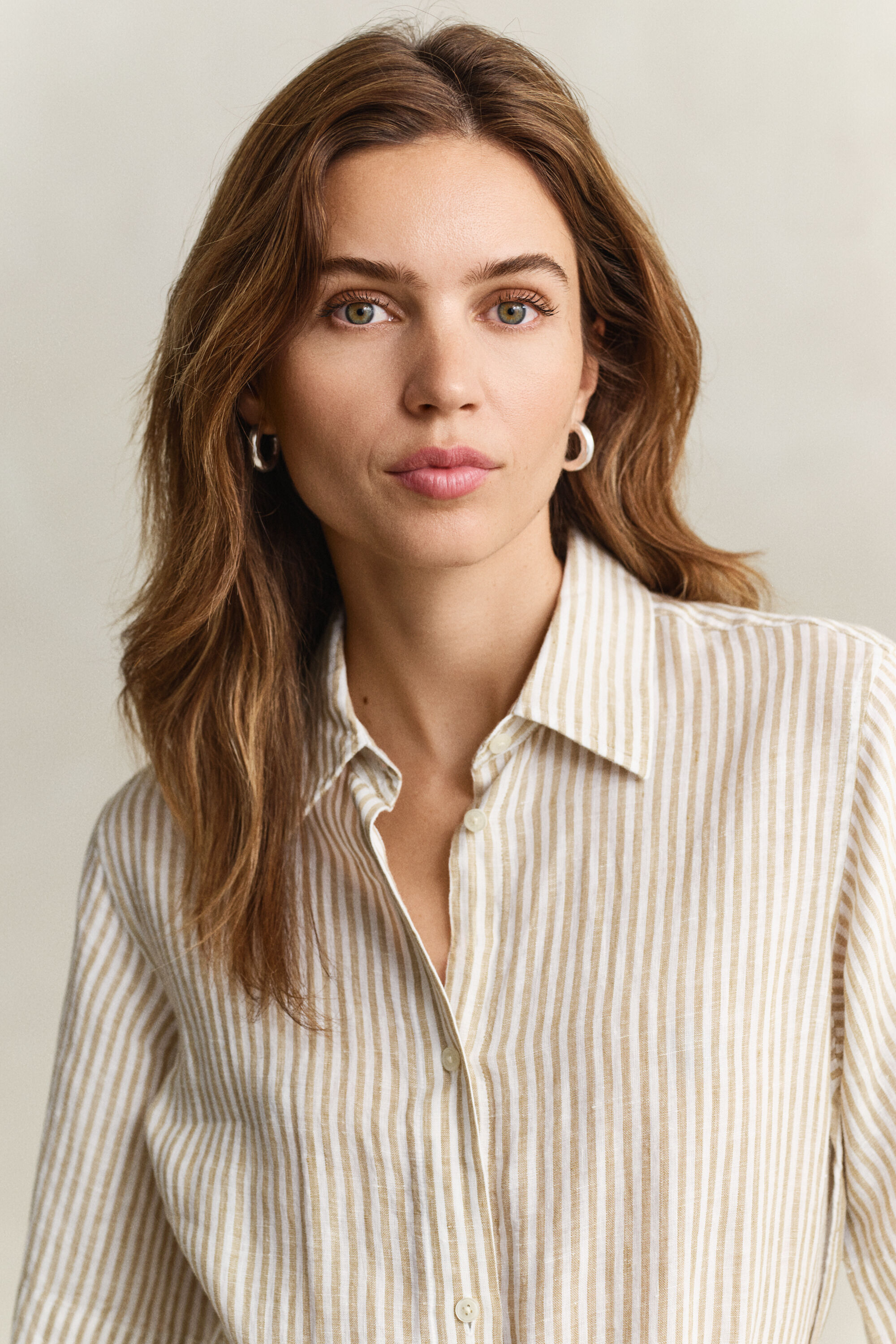 Vestido-camisa em linho às riscas