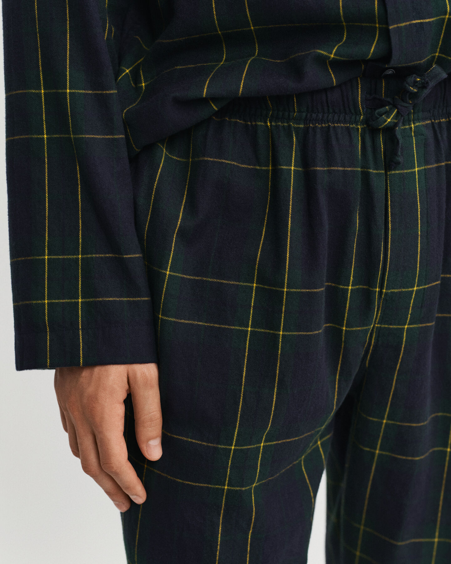 Caixa de presente com pijama em flanela com padrão de xadrez