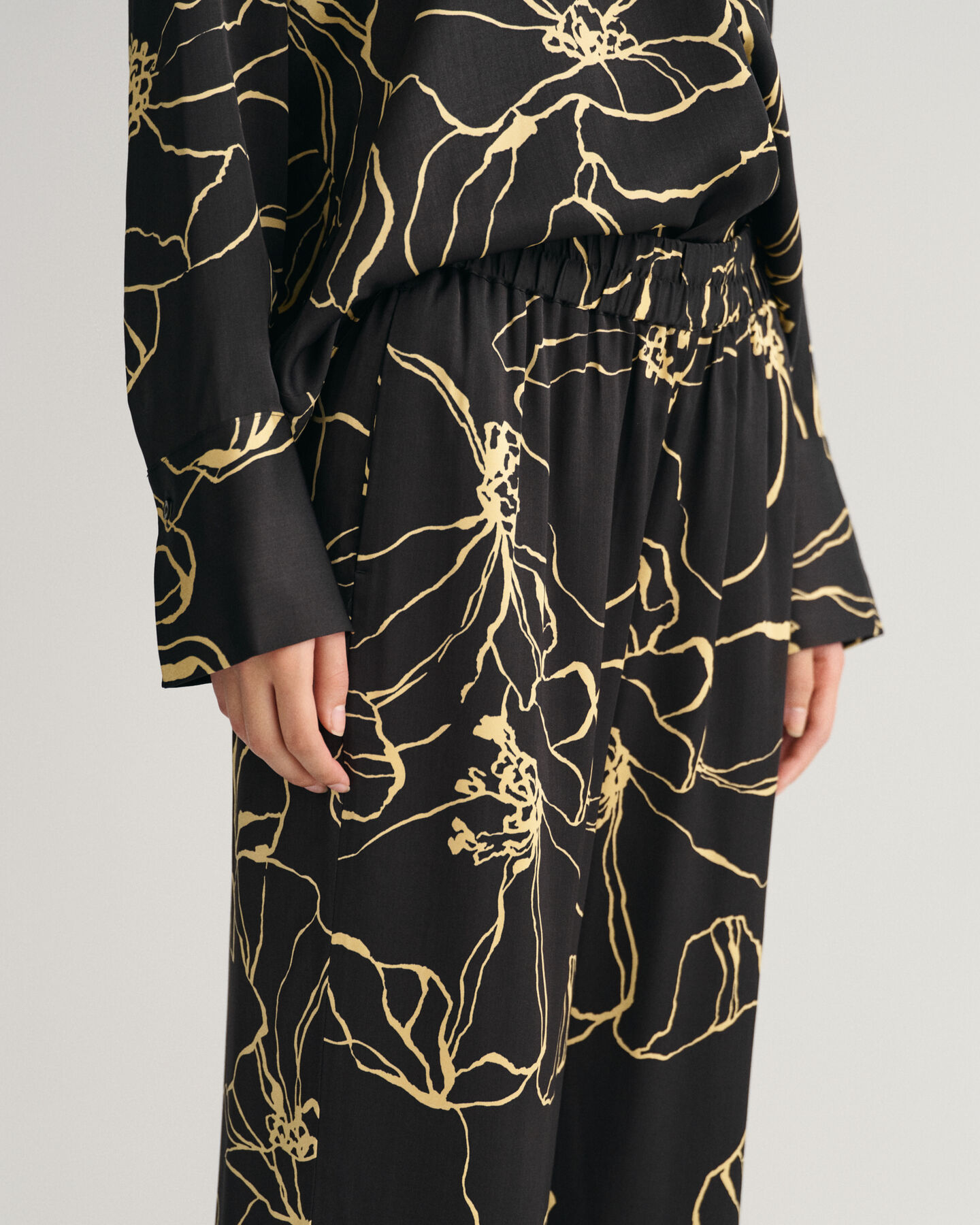 Cal&ccedil;as pull-on Line Drawing