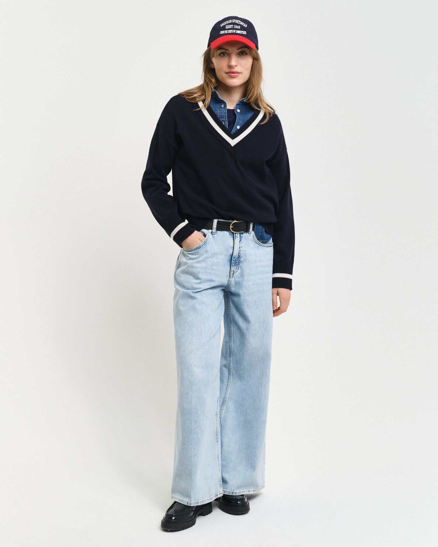 Pullover com decote em V em lã extrafina Contrast