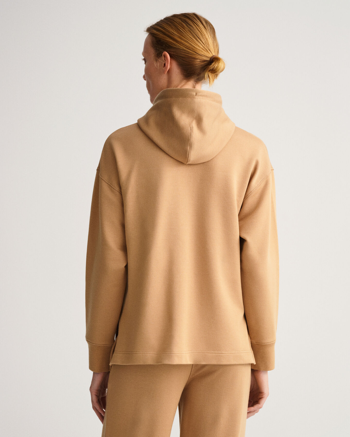 Sweatshirt com capuz e fecho