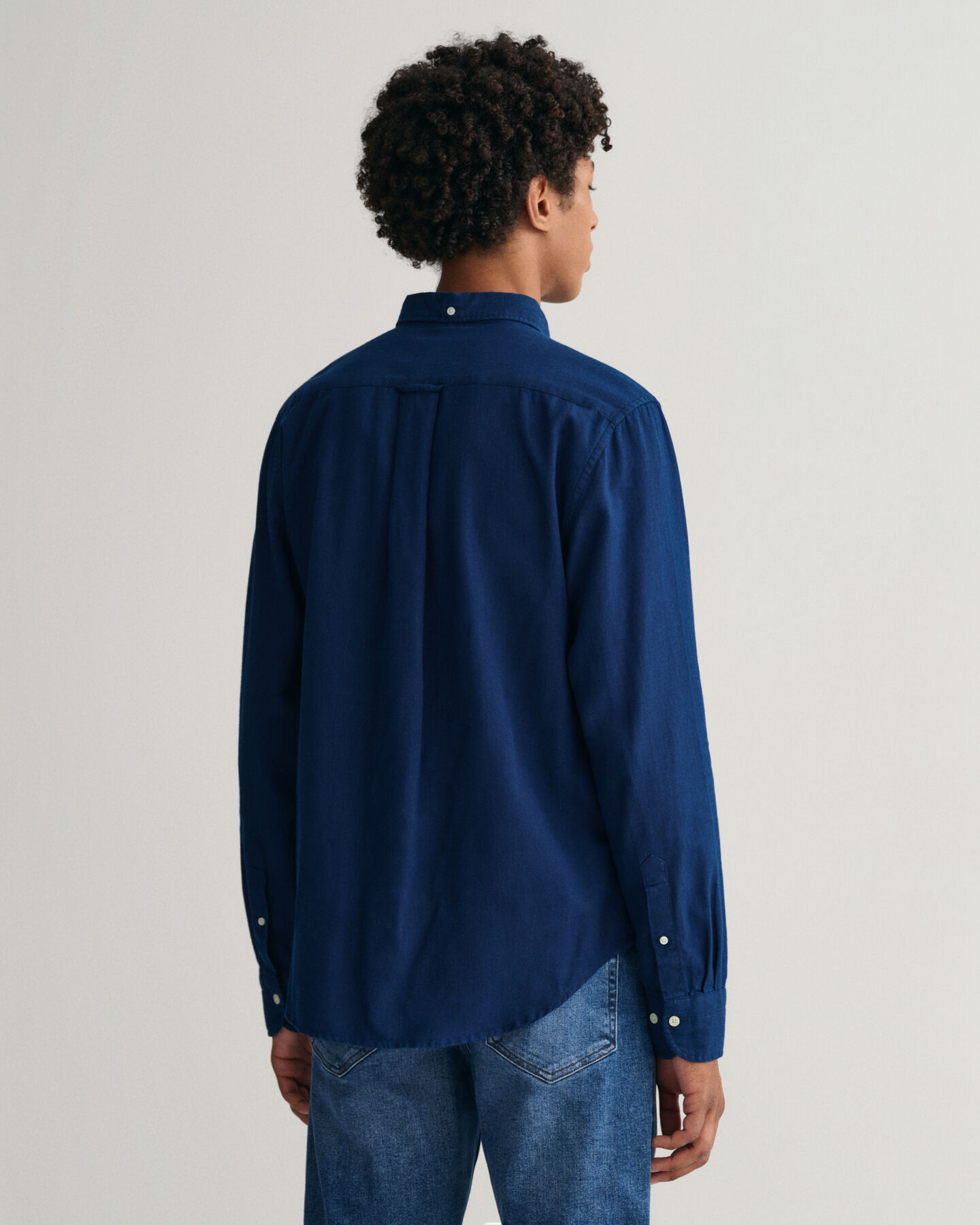 Camisa Oxford &iacute;ndigo corte normal