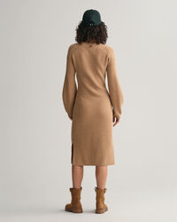 Vestido com decote em V em l&atilde; canelada