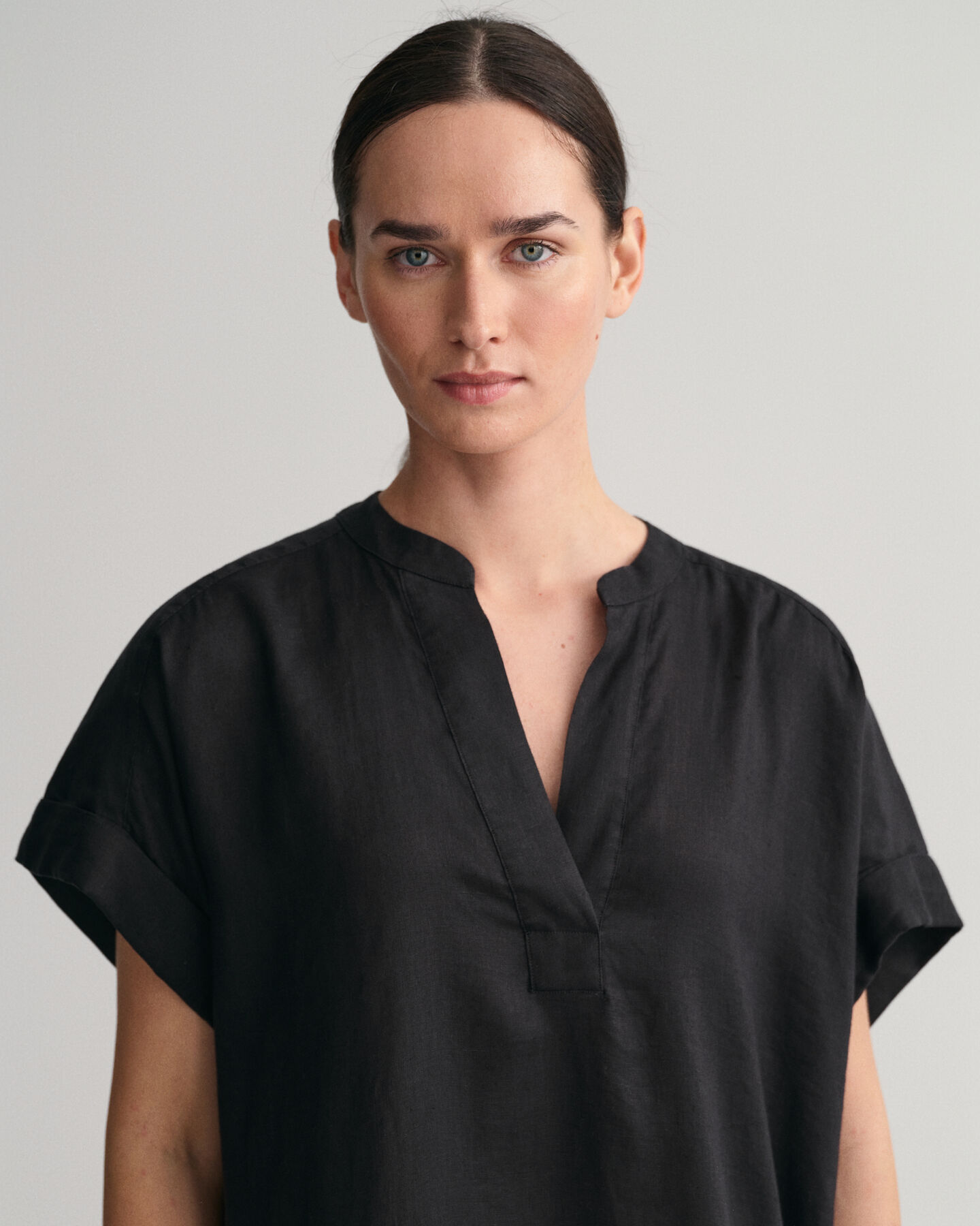 Cafet&atilde; de manga curta em linho