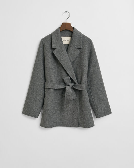 Casaco com cinto cosido à mão