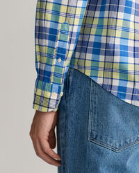 Camisa com padrão de xadrez colorido corte normal