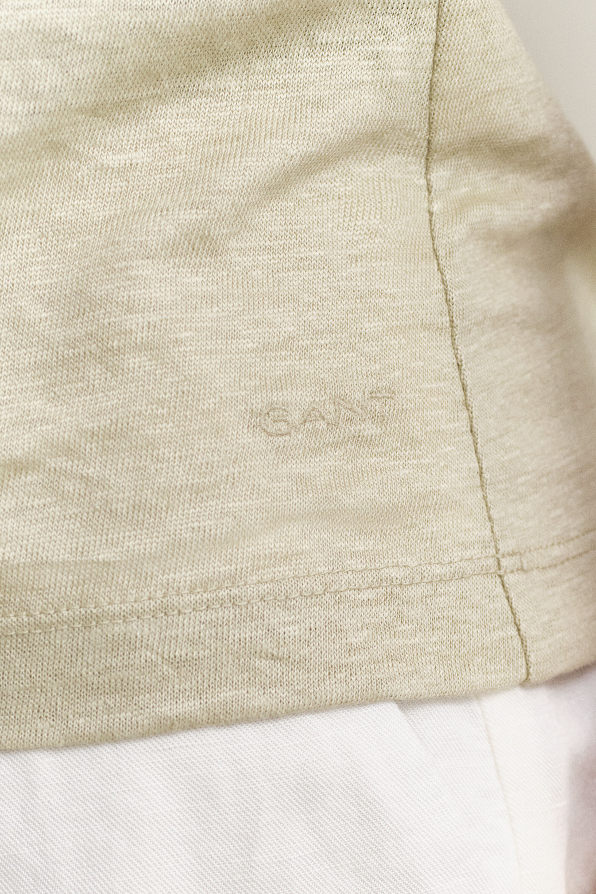 Top sem mangas em linho