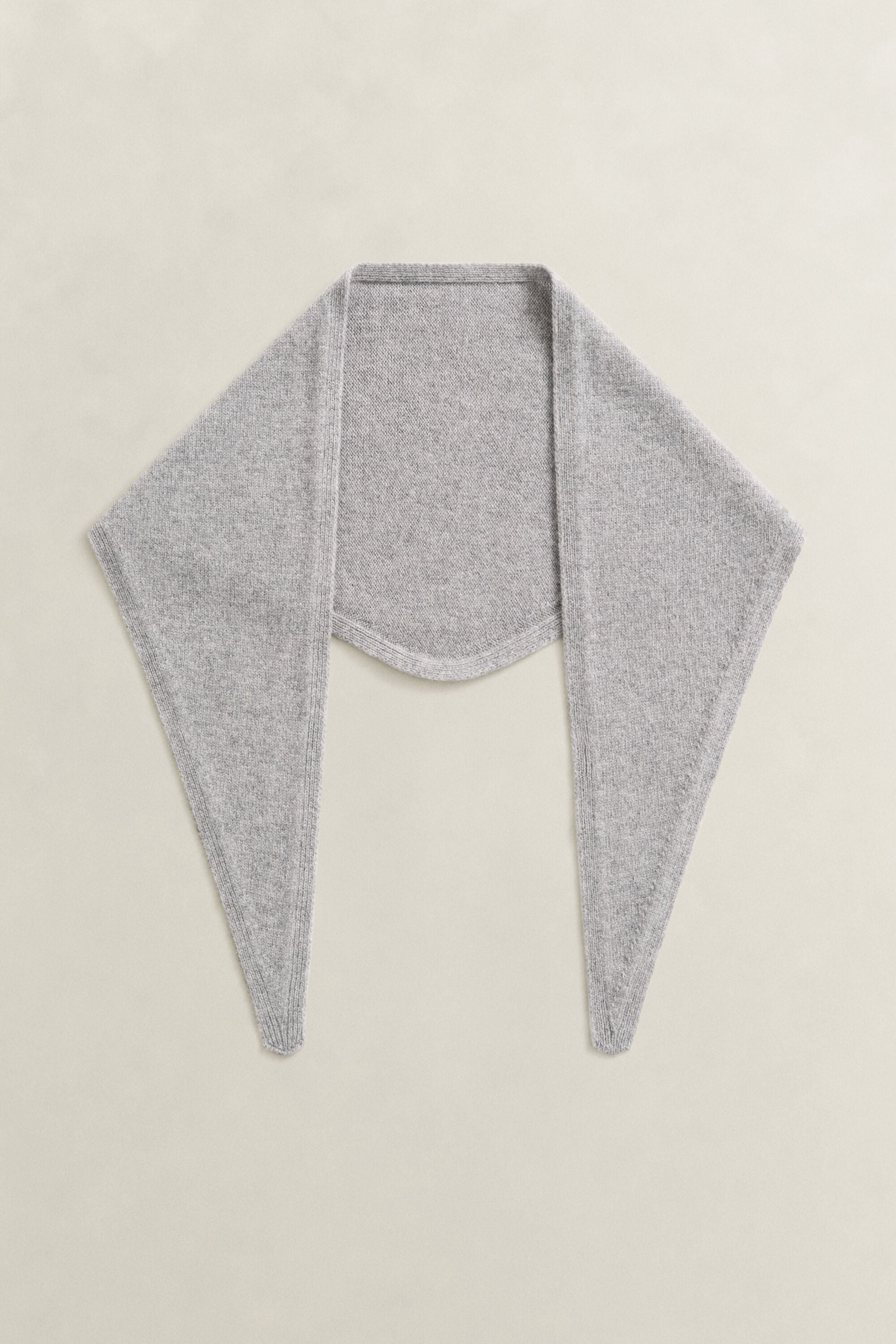 Cachecol triangular em lã e caxemira