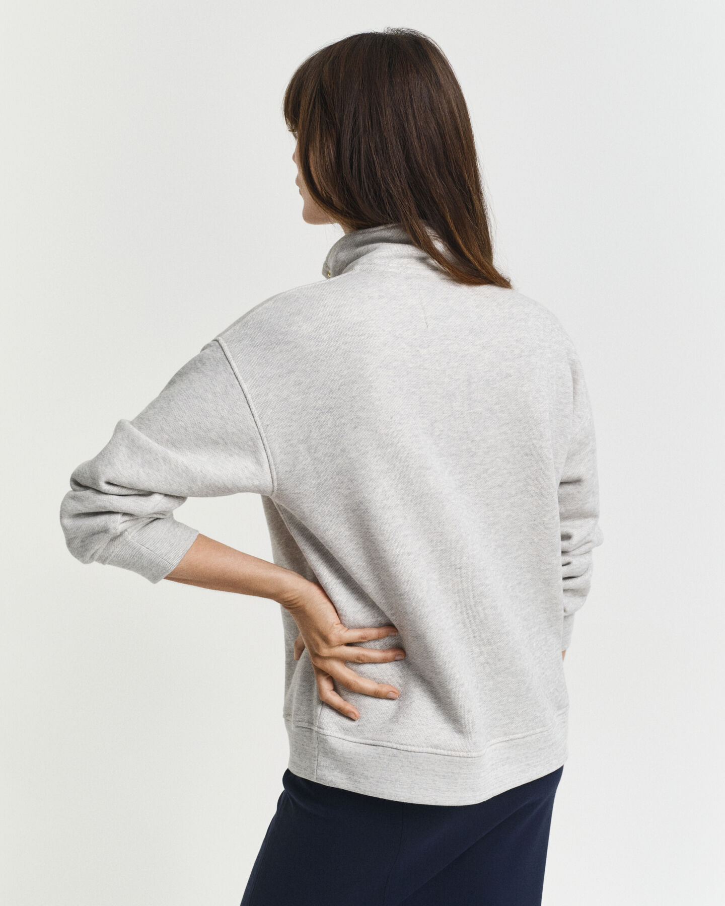 Sweatshirt com meio fecho com botões e emblema G