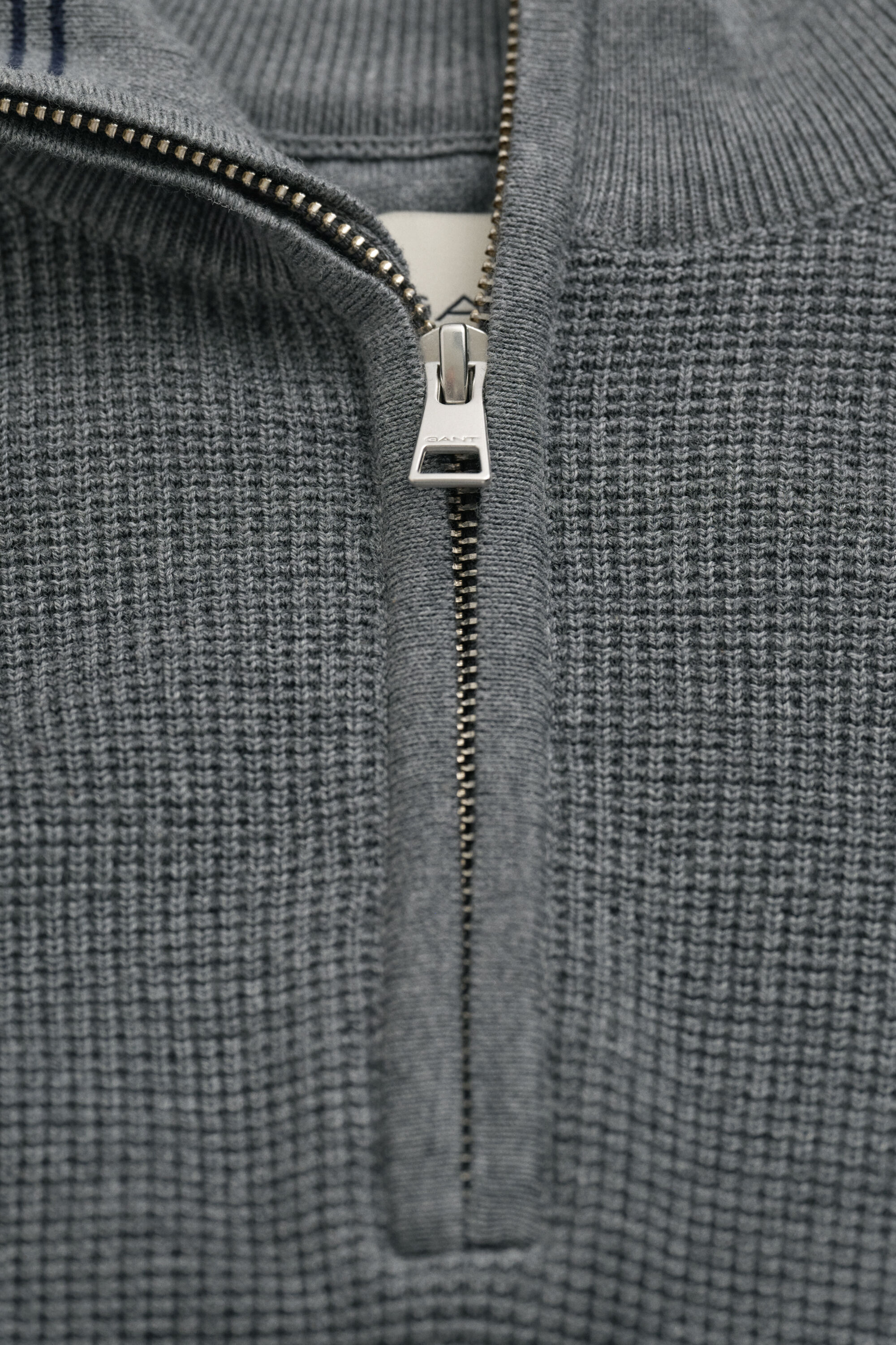 Camisola de malha com meio fecho em algodão texturizado