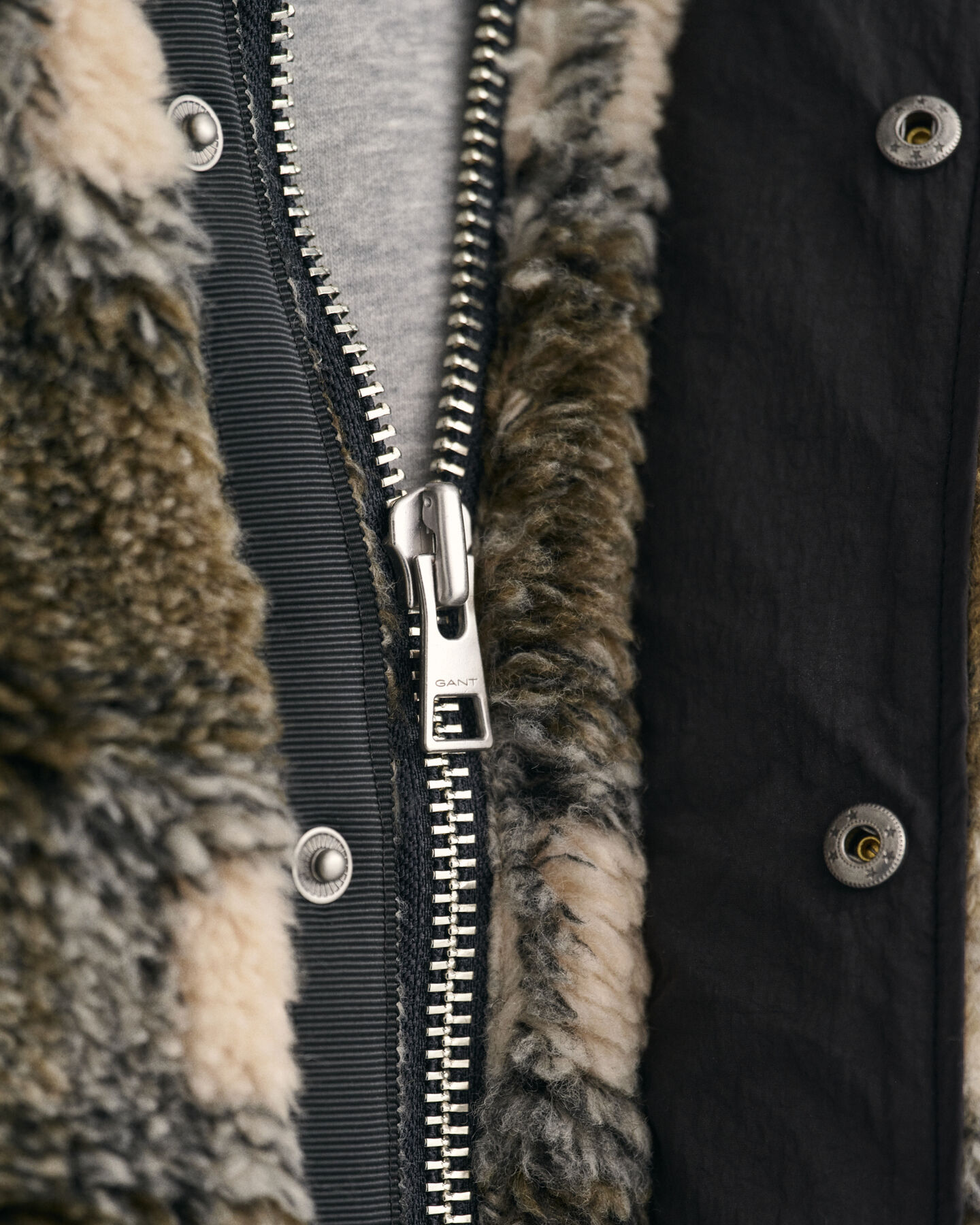 Polar com fecho de correr axadrezado