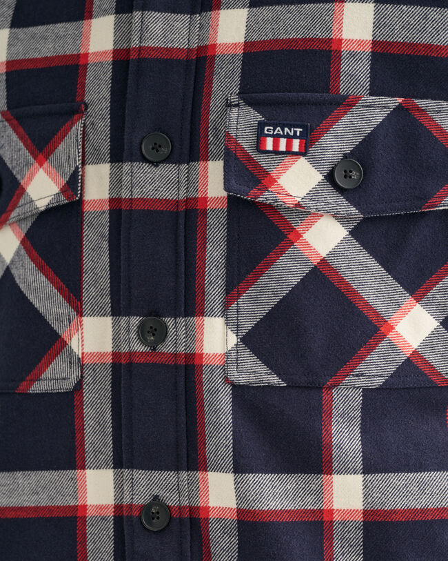 Sobrecamisa em flanela com padrão de xadrez