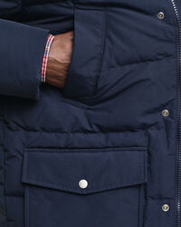 Blusão de penas de comprimento médio grosso