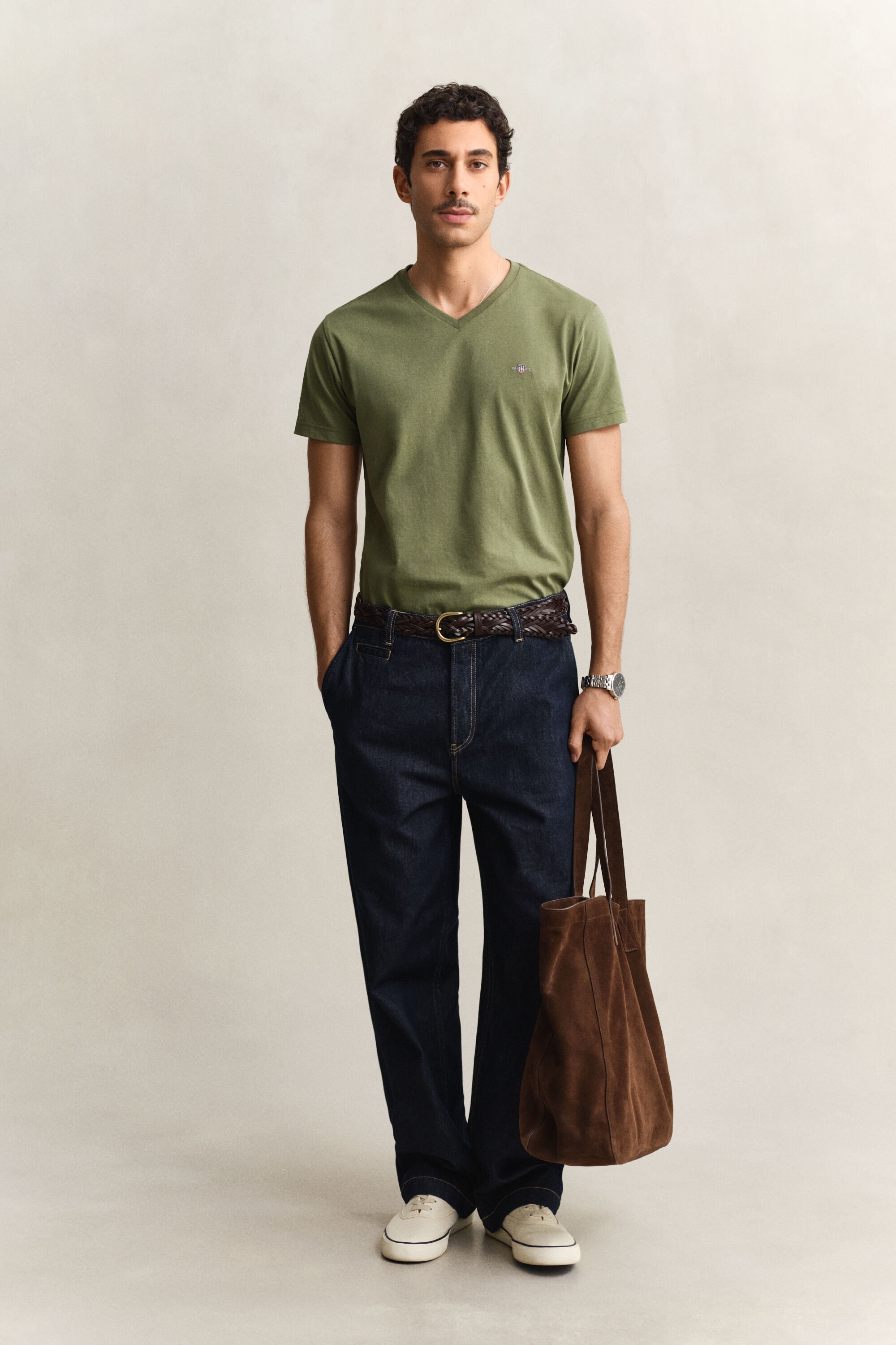 T-shirt com decote em V Shield slim fit