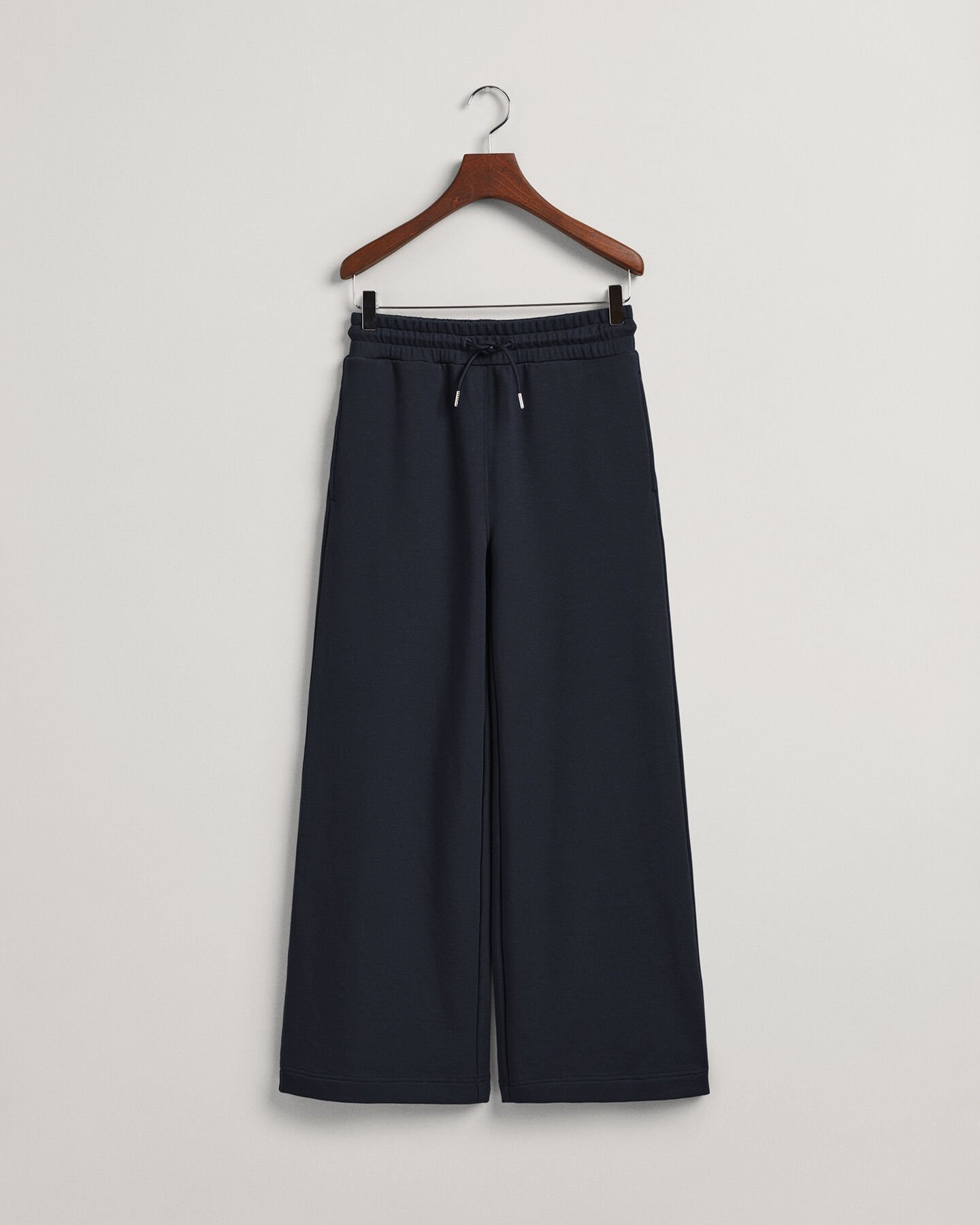 Calças desportivas evasê