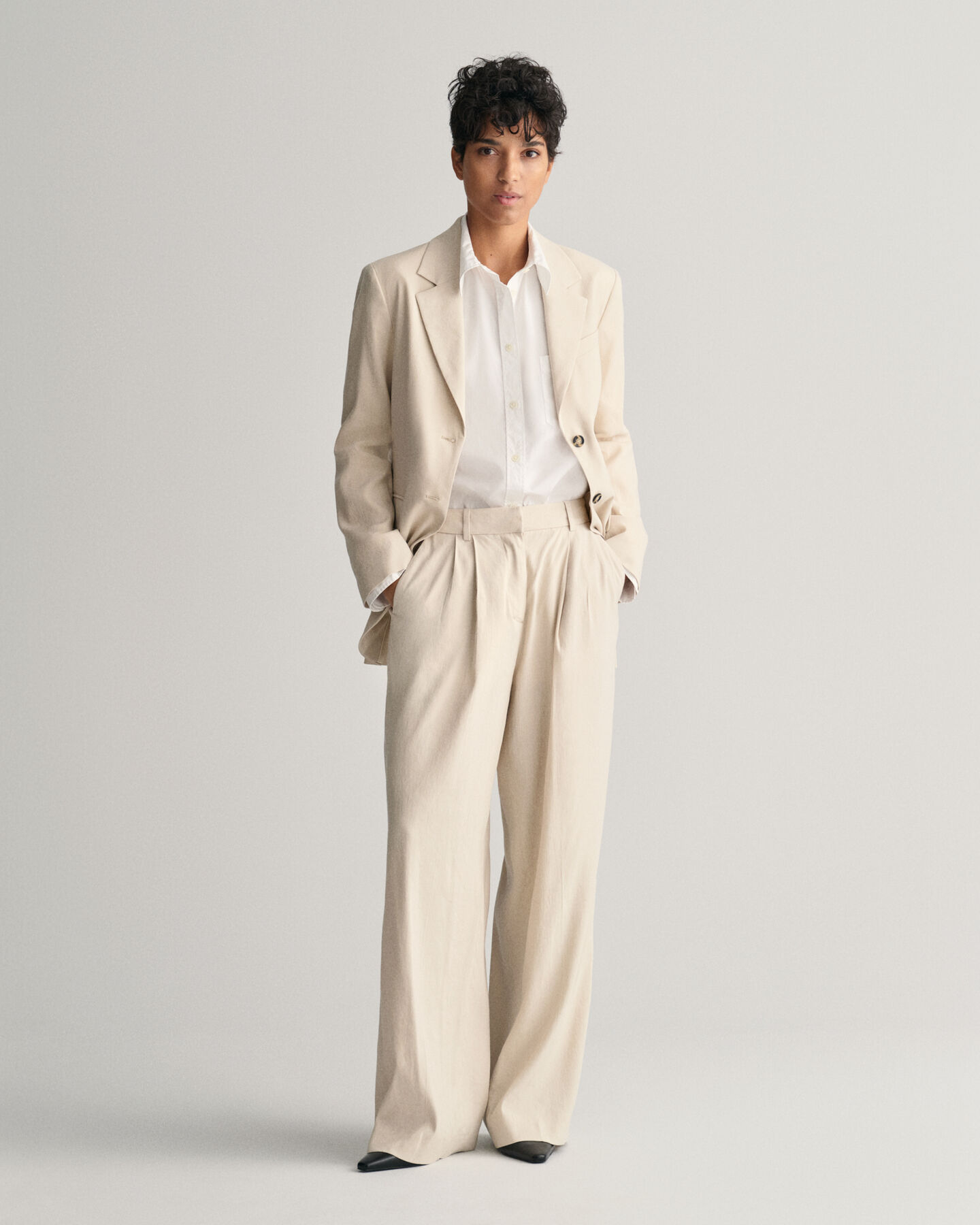 Calças sob medida em linho com elastano relaxed fit