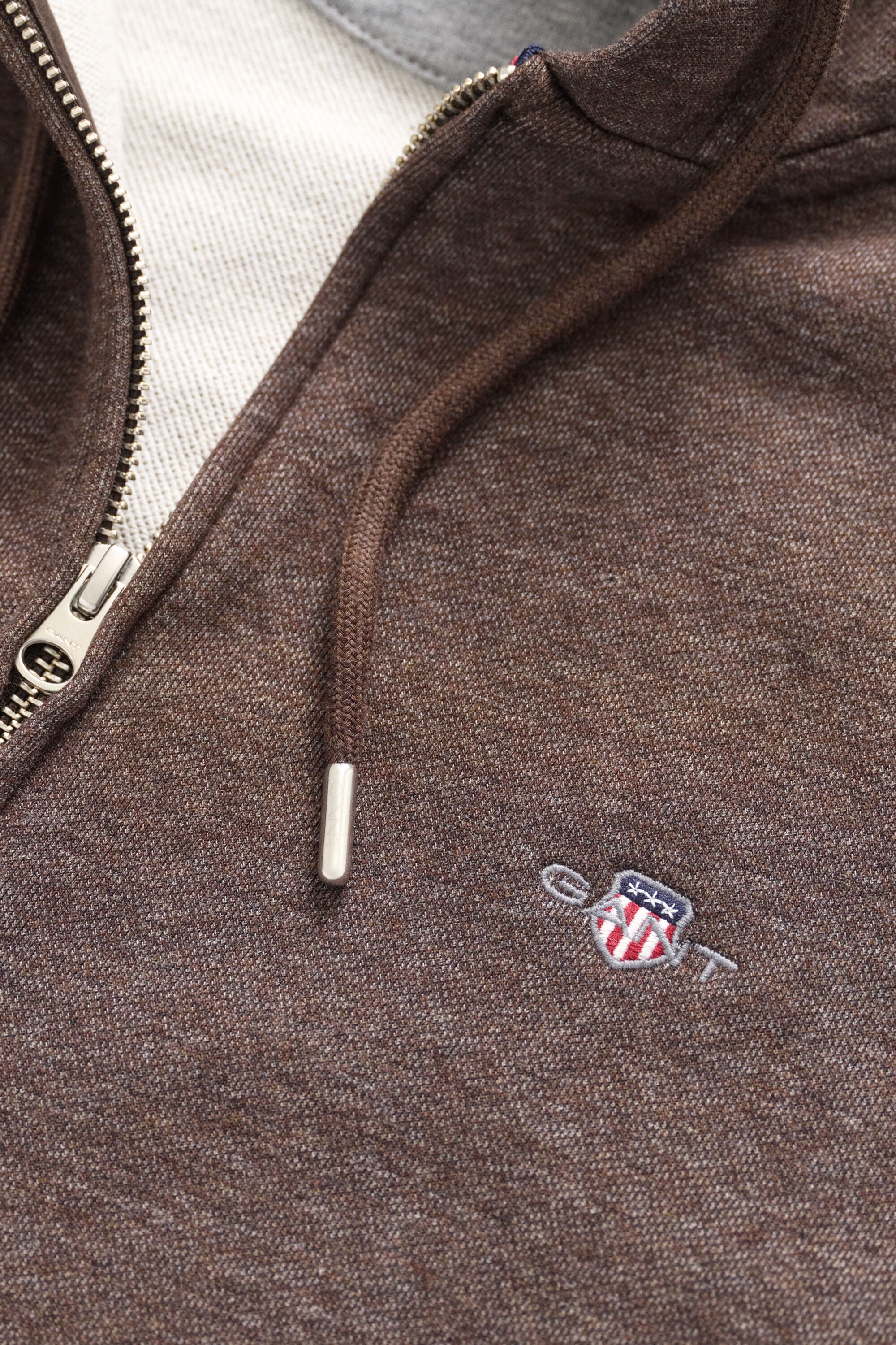 Sweatshirt com capuz e fecho Shield