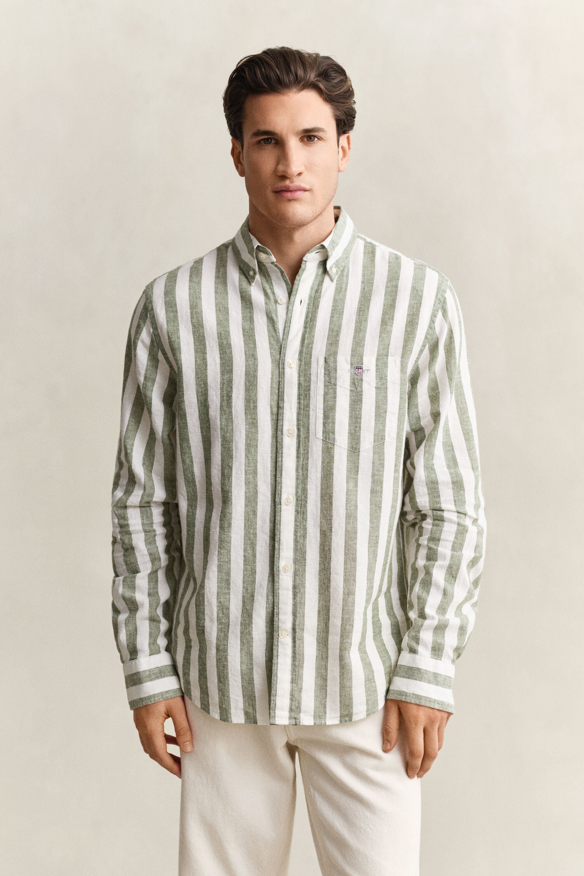 Camisa em mistura de linho às riscas