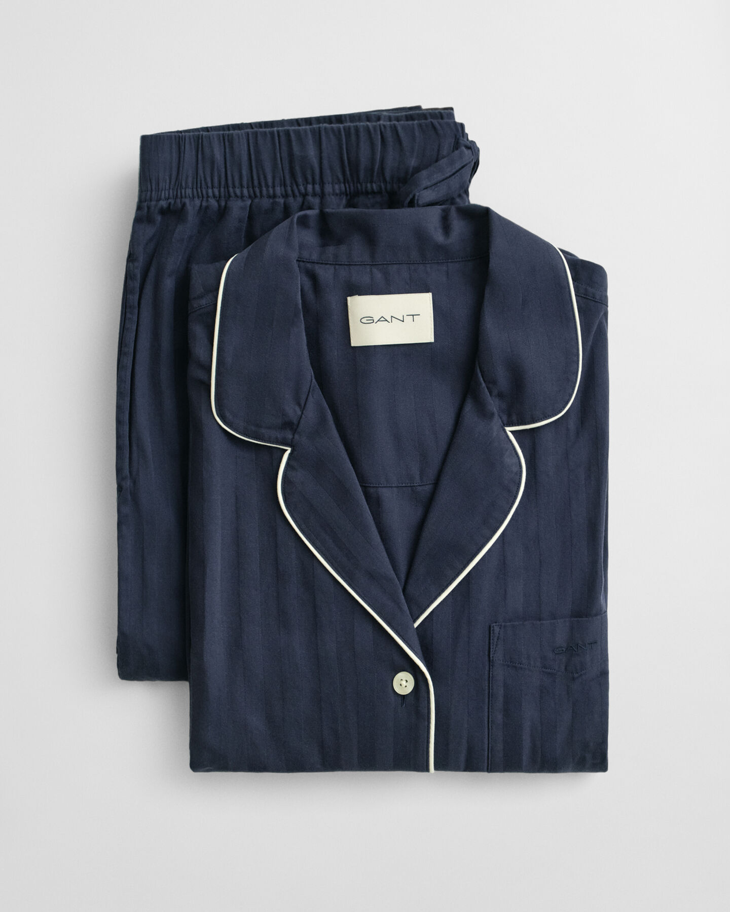 Caixa de presente com pijama em cetim às riscas