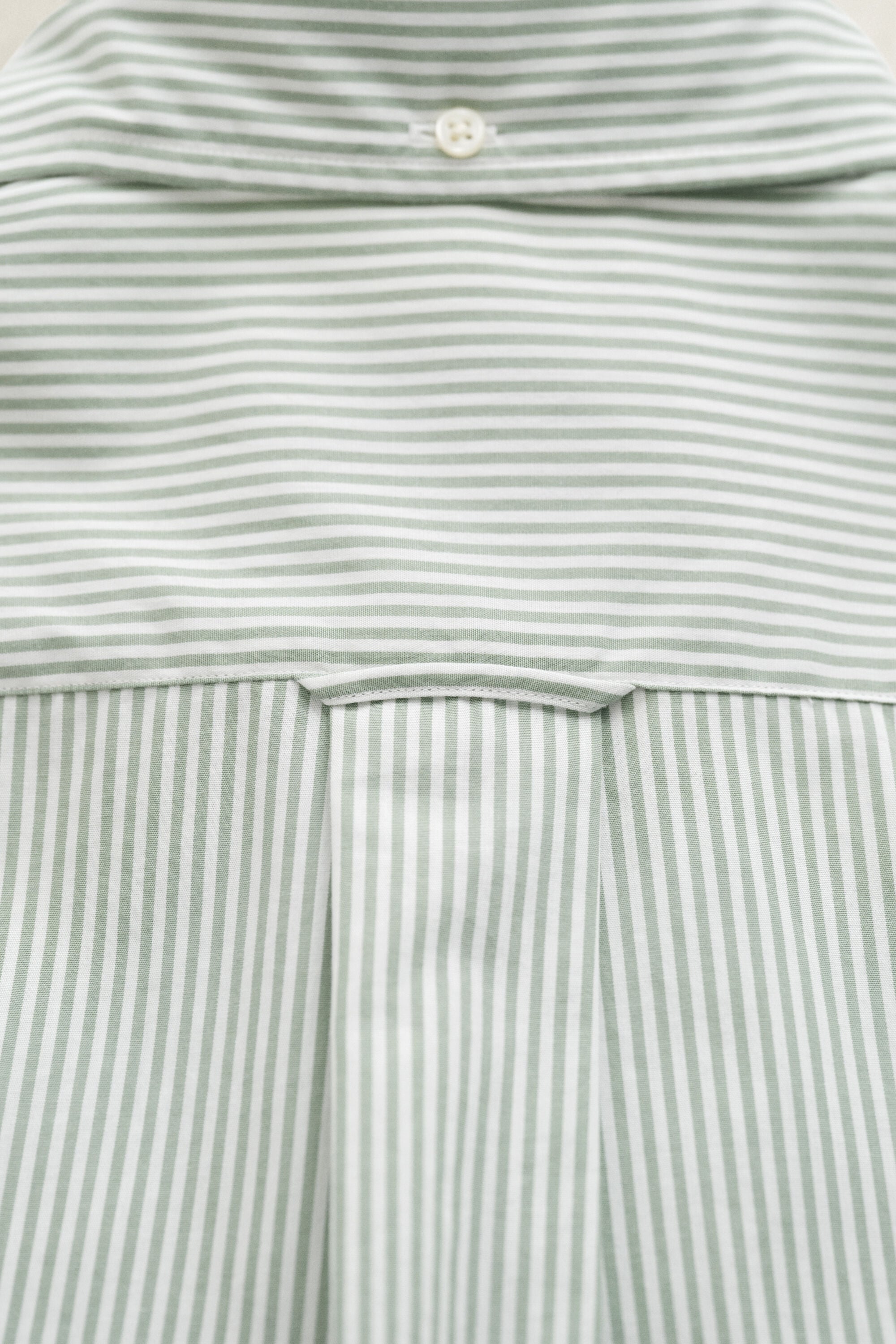 Camisa em popelina às riscas finas Classic