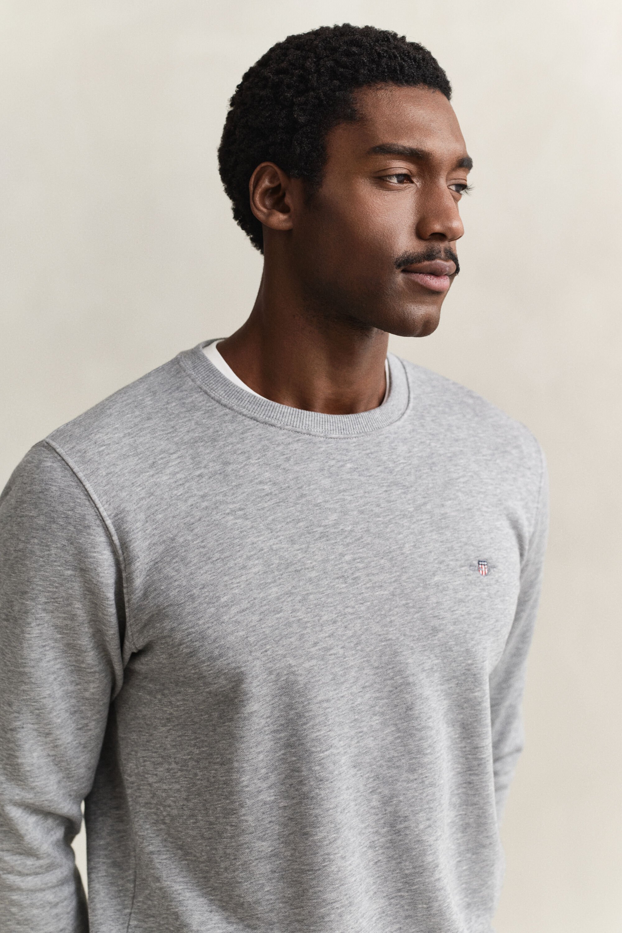 Sweatshirt com decote redondo Shield