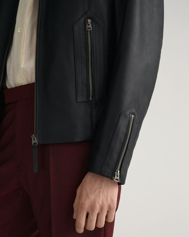 Blusão em pele curto